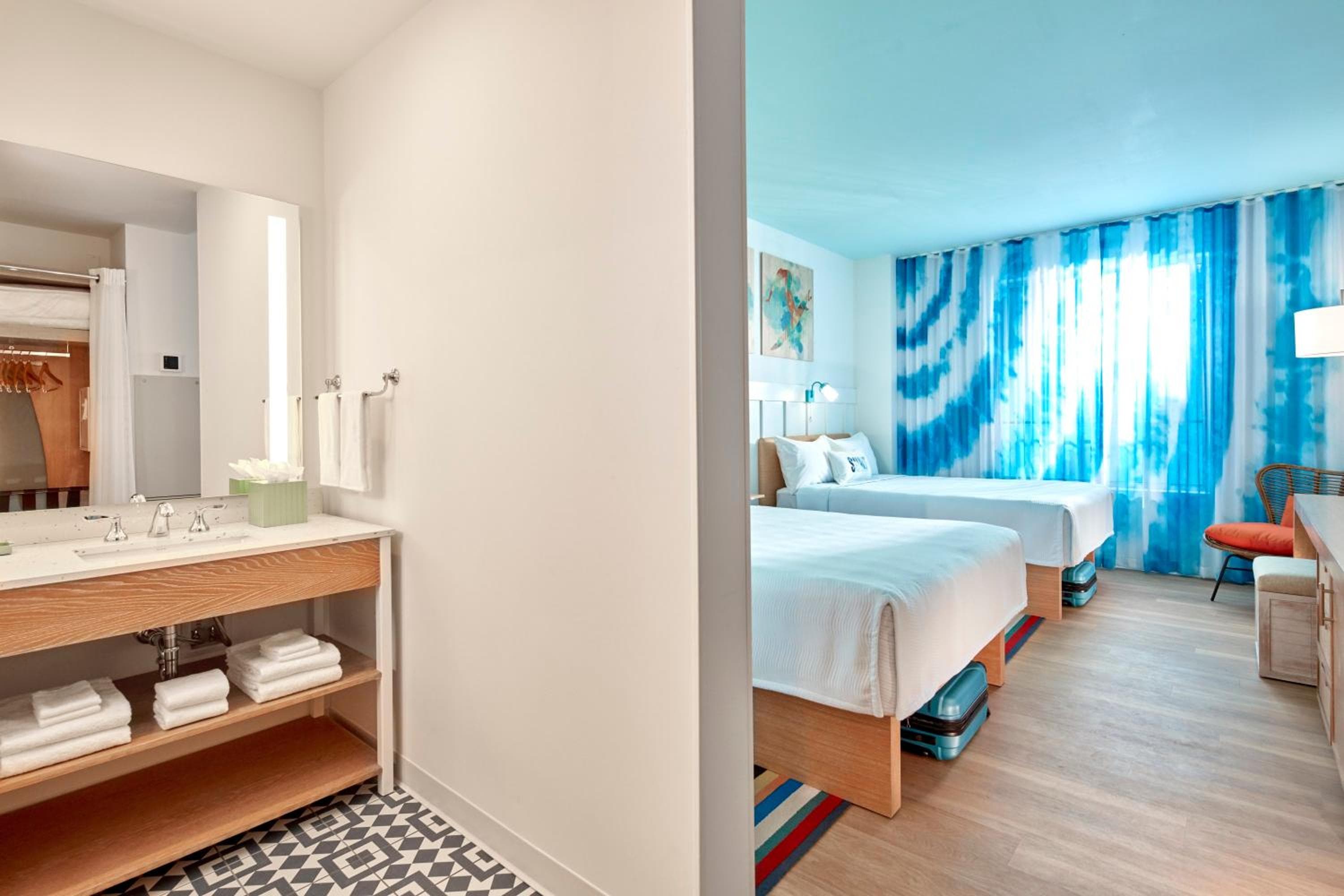 Universal's Endless Summer Resort - Surfside Inn and Suites — 10