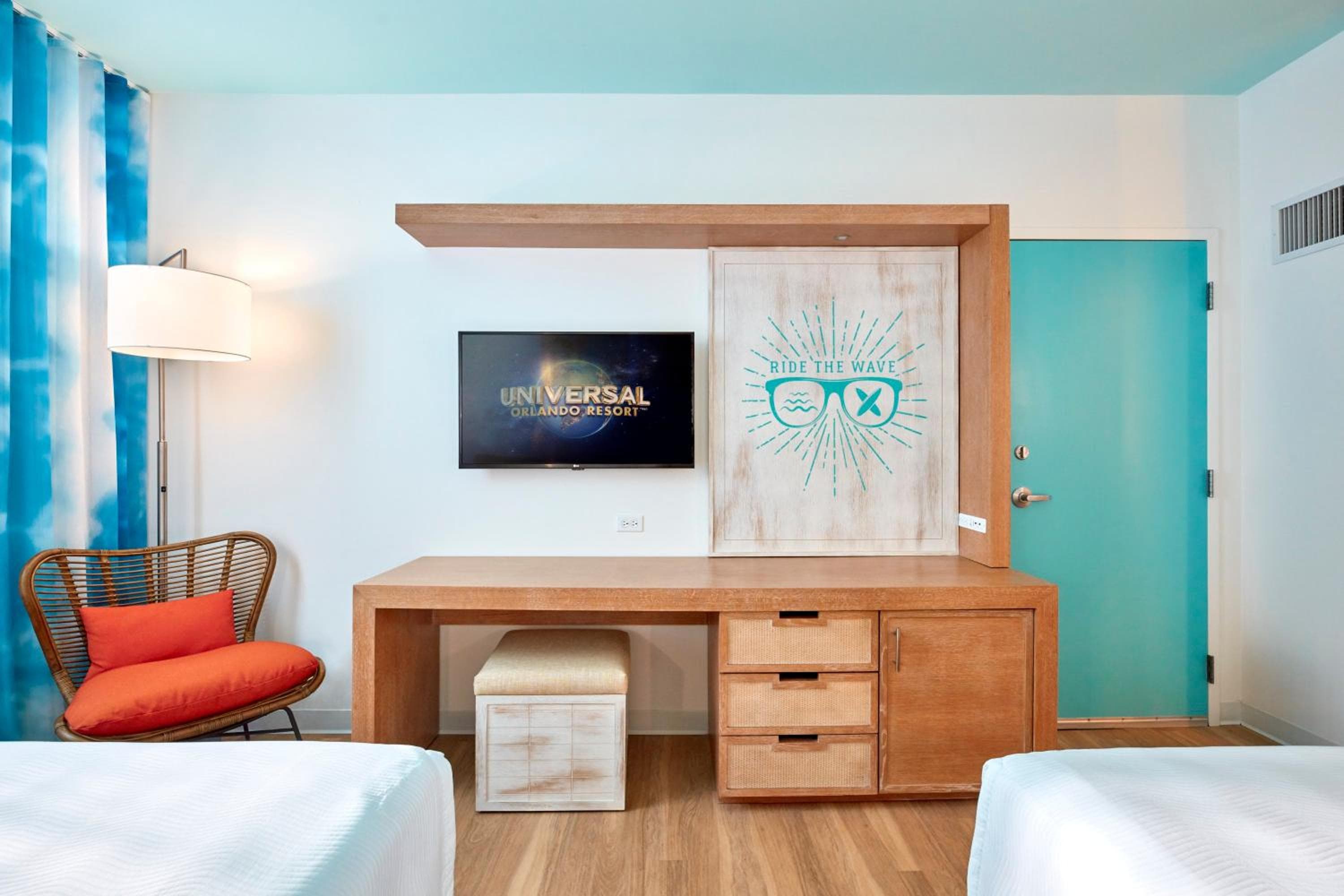 Universal's Endless Summer Resort - Surfside Inn and Suites — 19