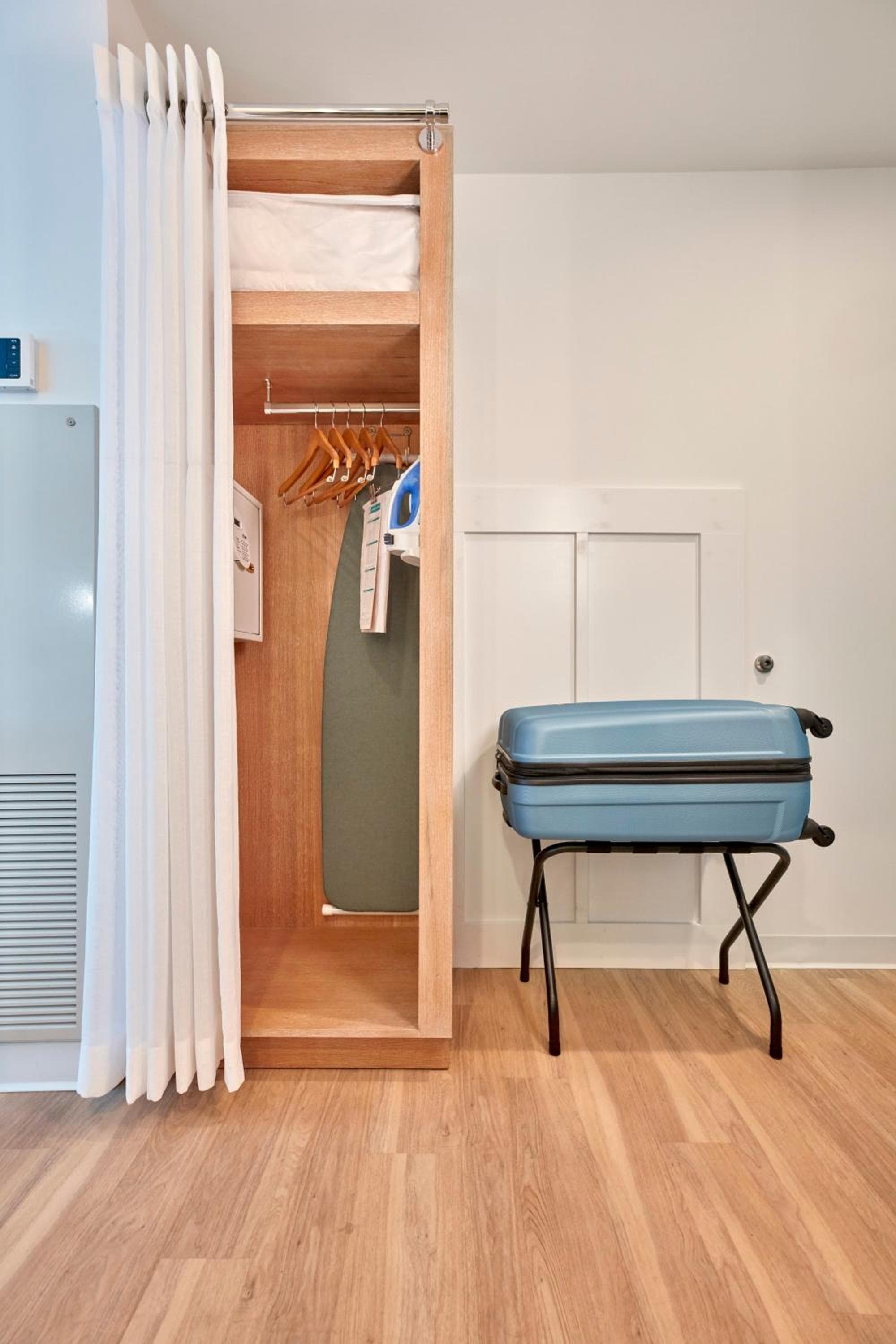 Universal's Endless Summer Resort - Surfside Inn and Suites — 27