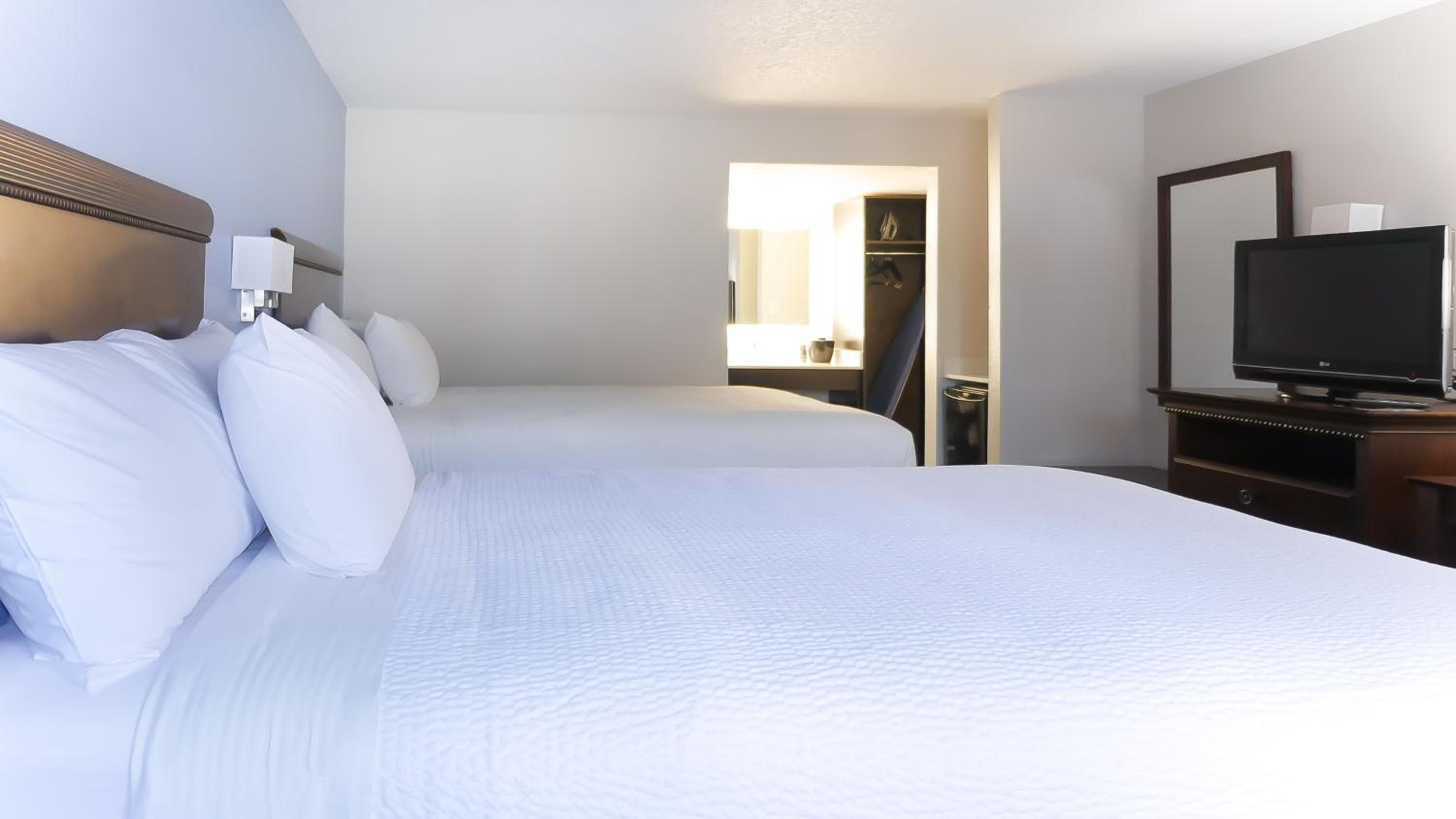 Hotel South Tampa & Suites — 15