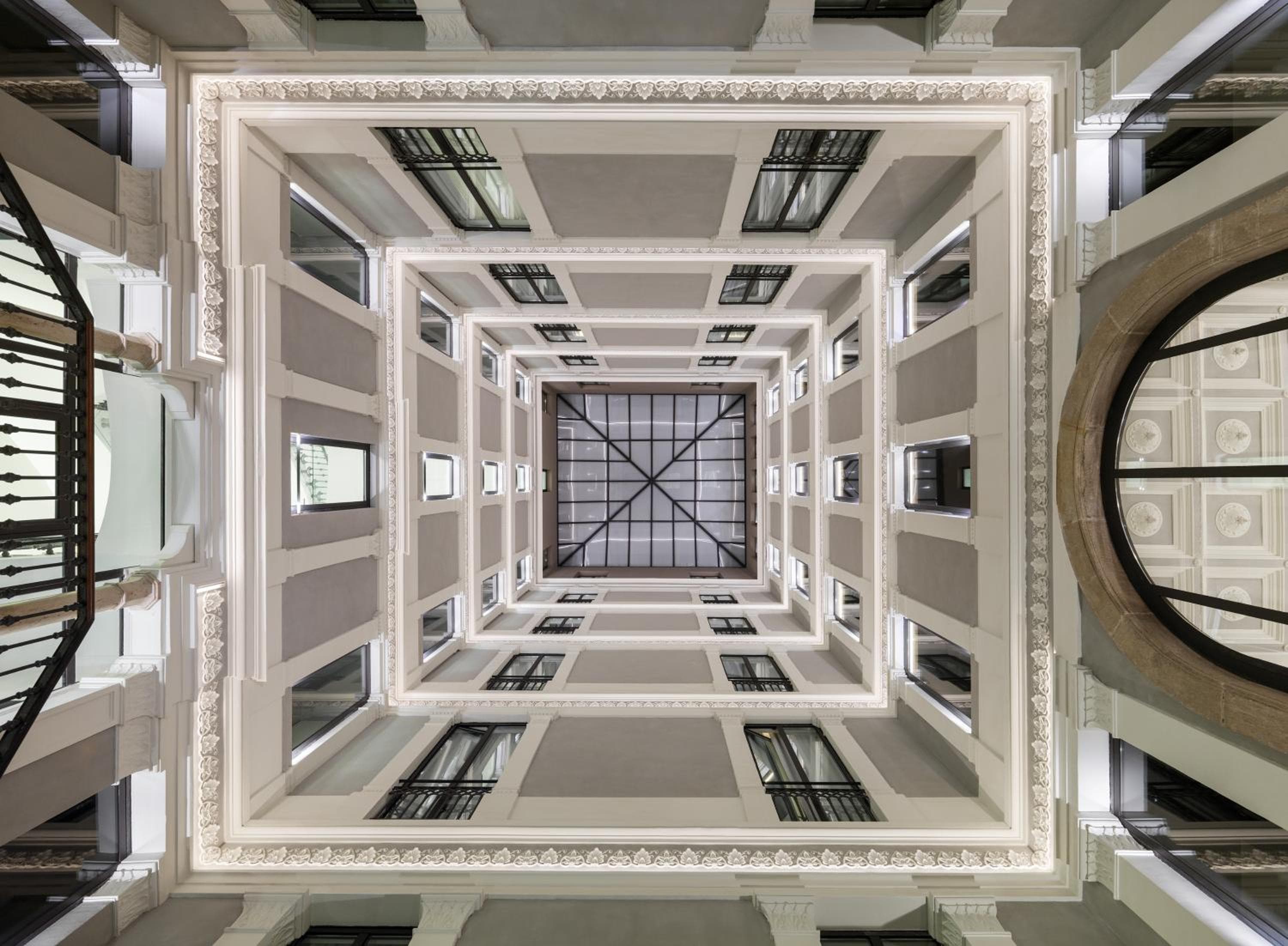 H10 Urquinaona Plaza — 10