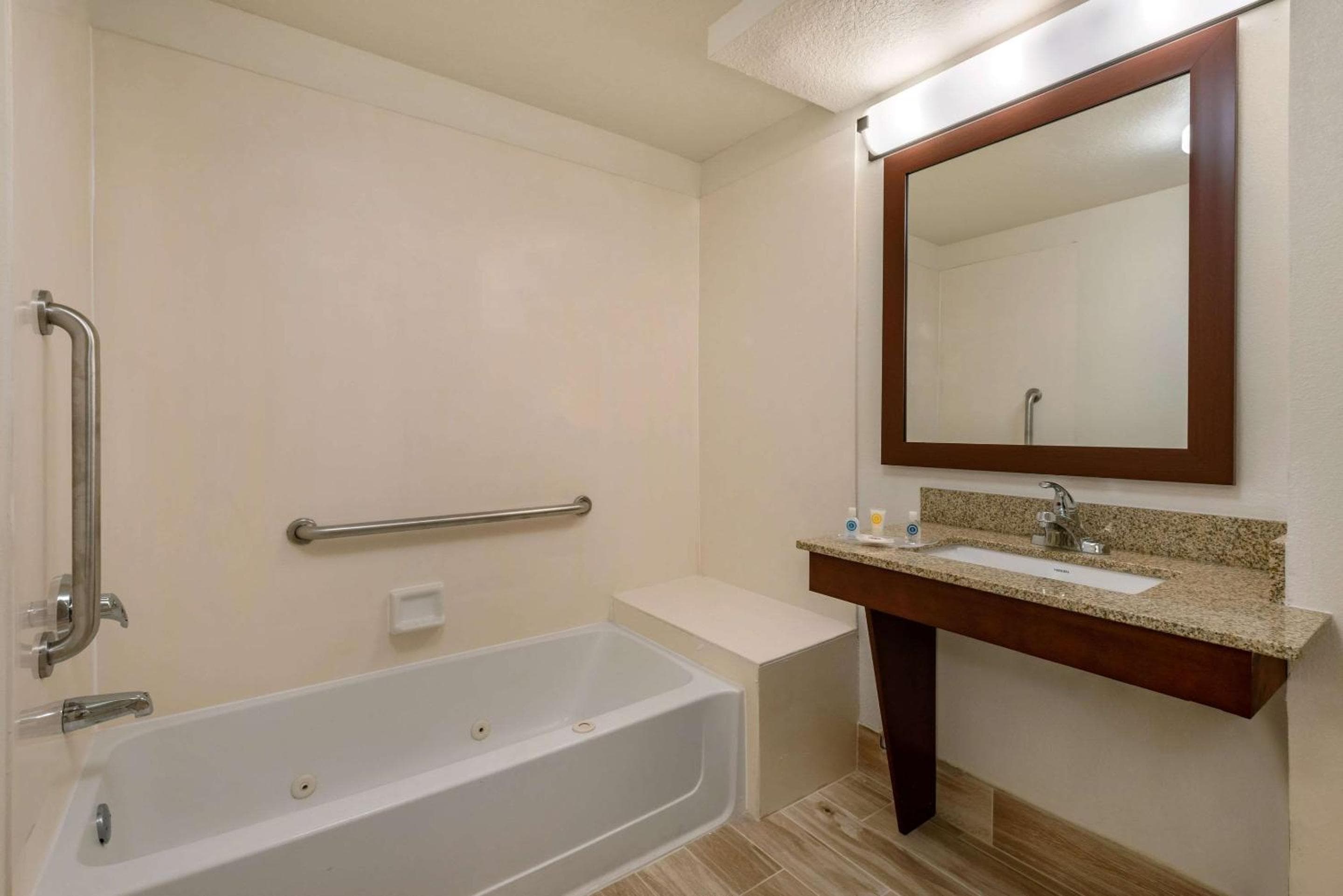 Comfort Suites Innenstadt — 21