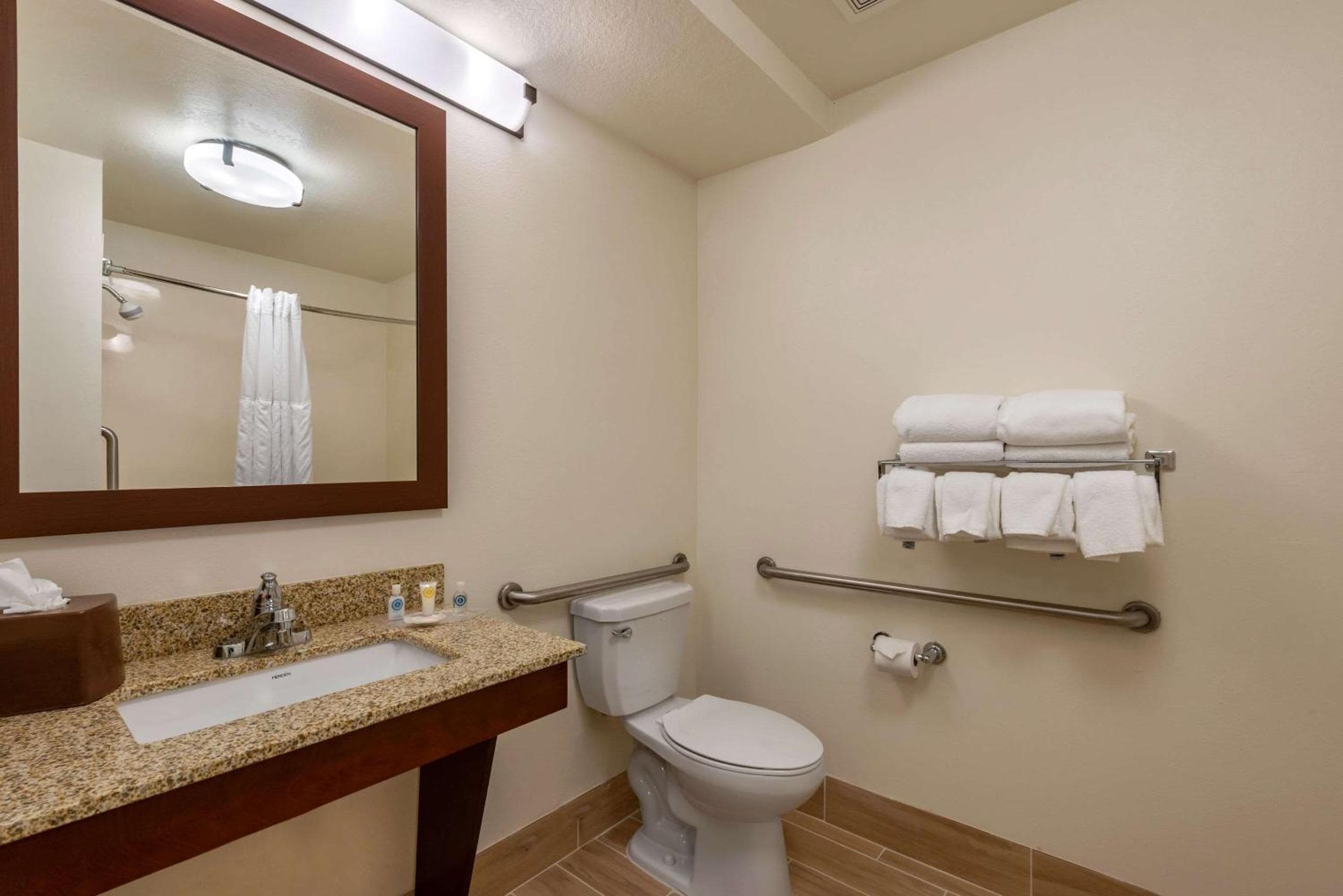 Comfort Suites Innenstadt — 16