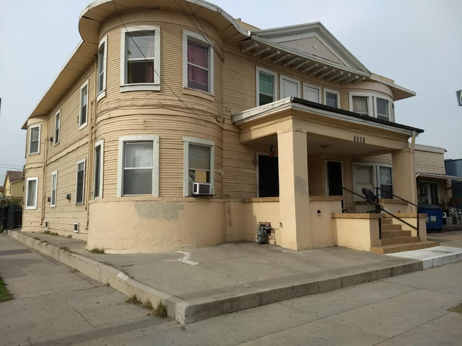 Pads on Pasadena Ave — 1