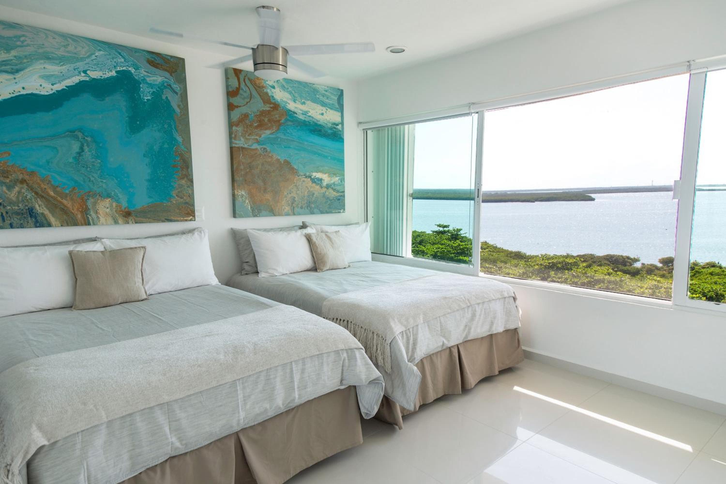Beachfront Three-Story Coastal Penthouse, 3BR-3BA — 22