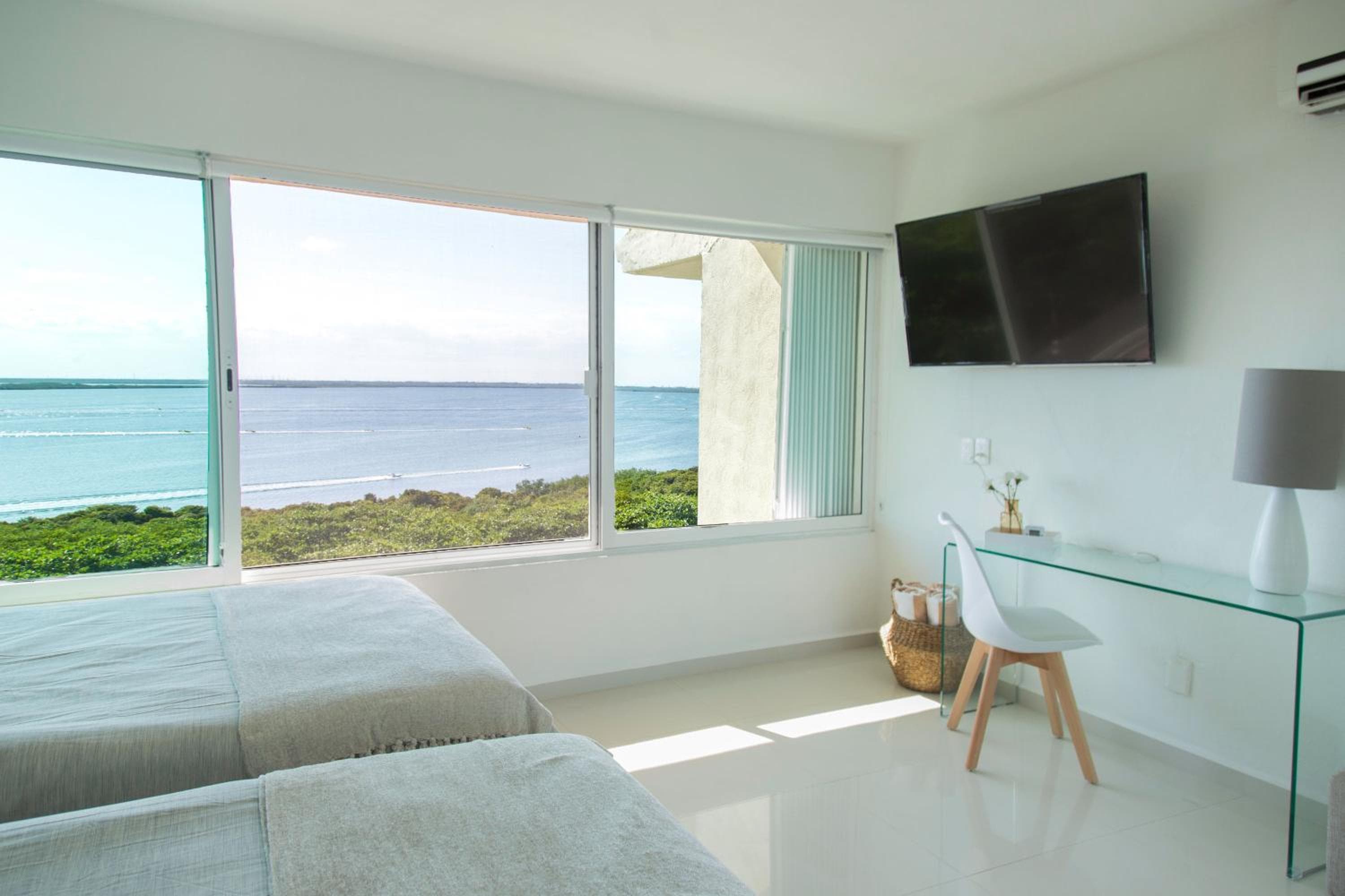 Beachfront Three-Story Coastal Penthouse, 3BR-3BA — 11