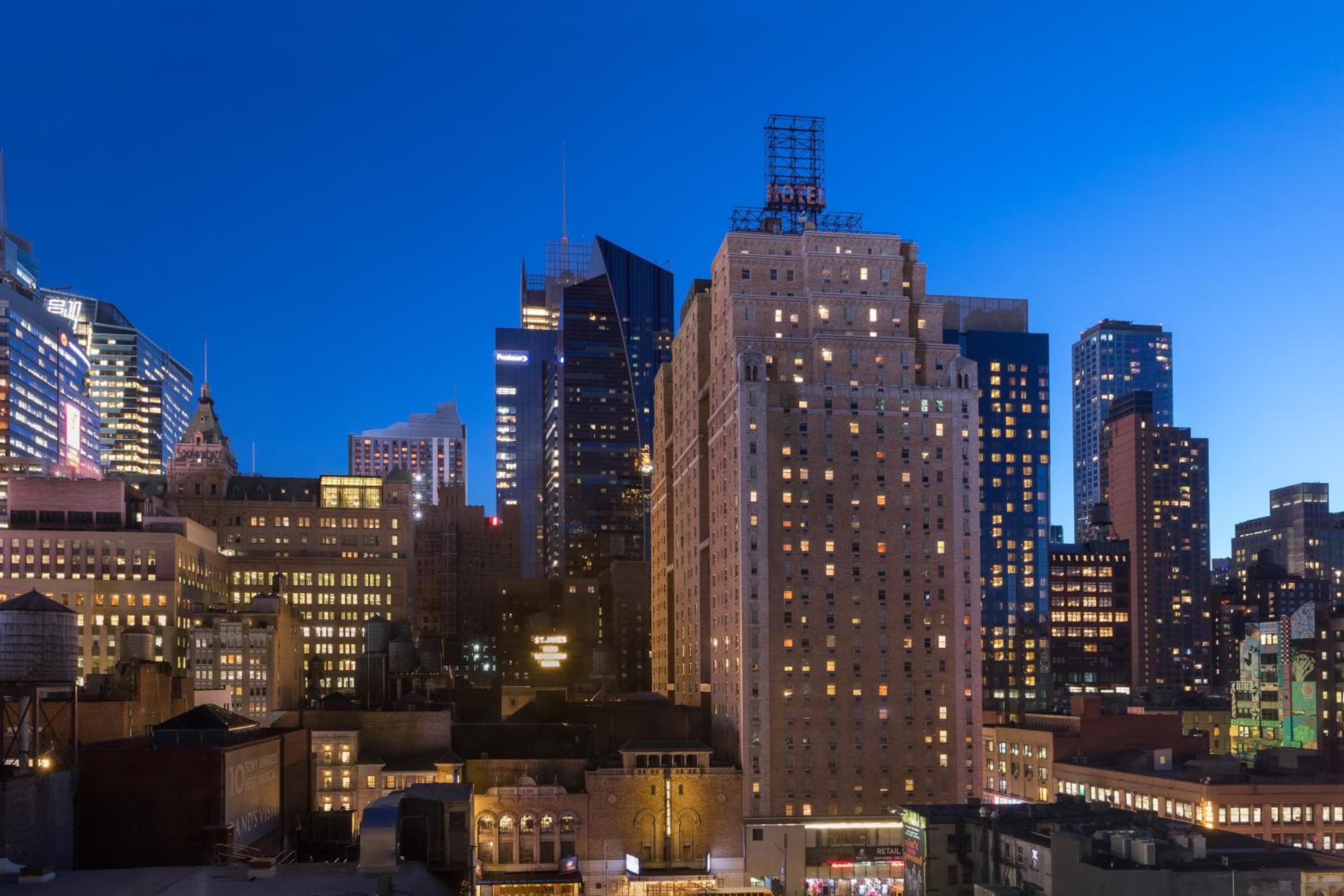 Paramount Times Square - A Generator Hotel — 12