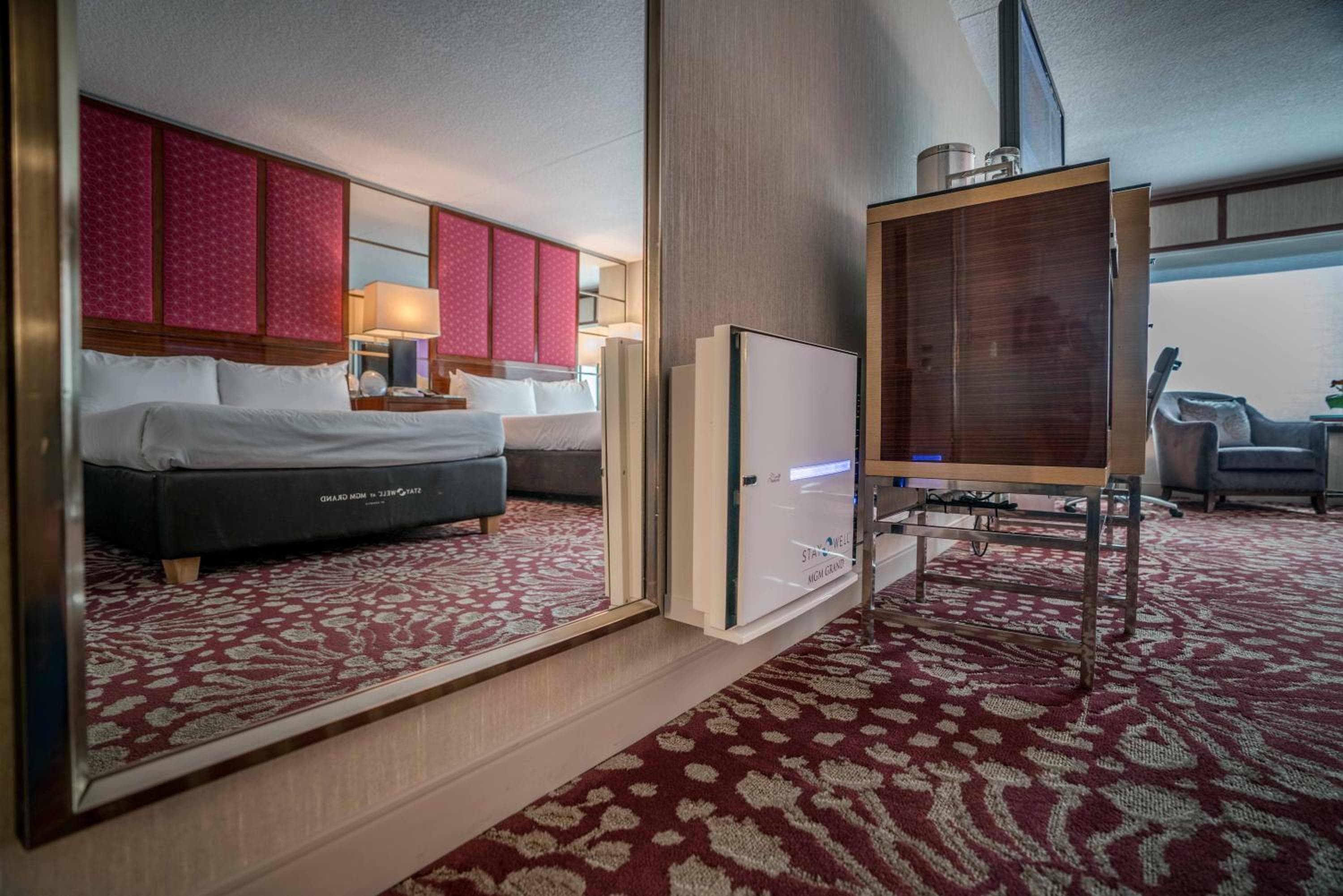 Grand Hotel — 24