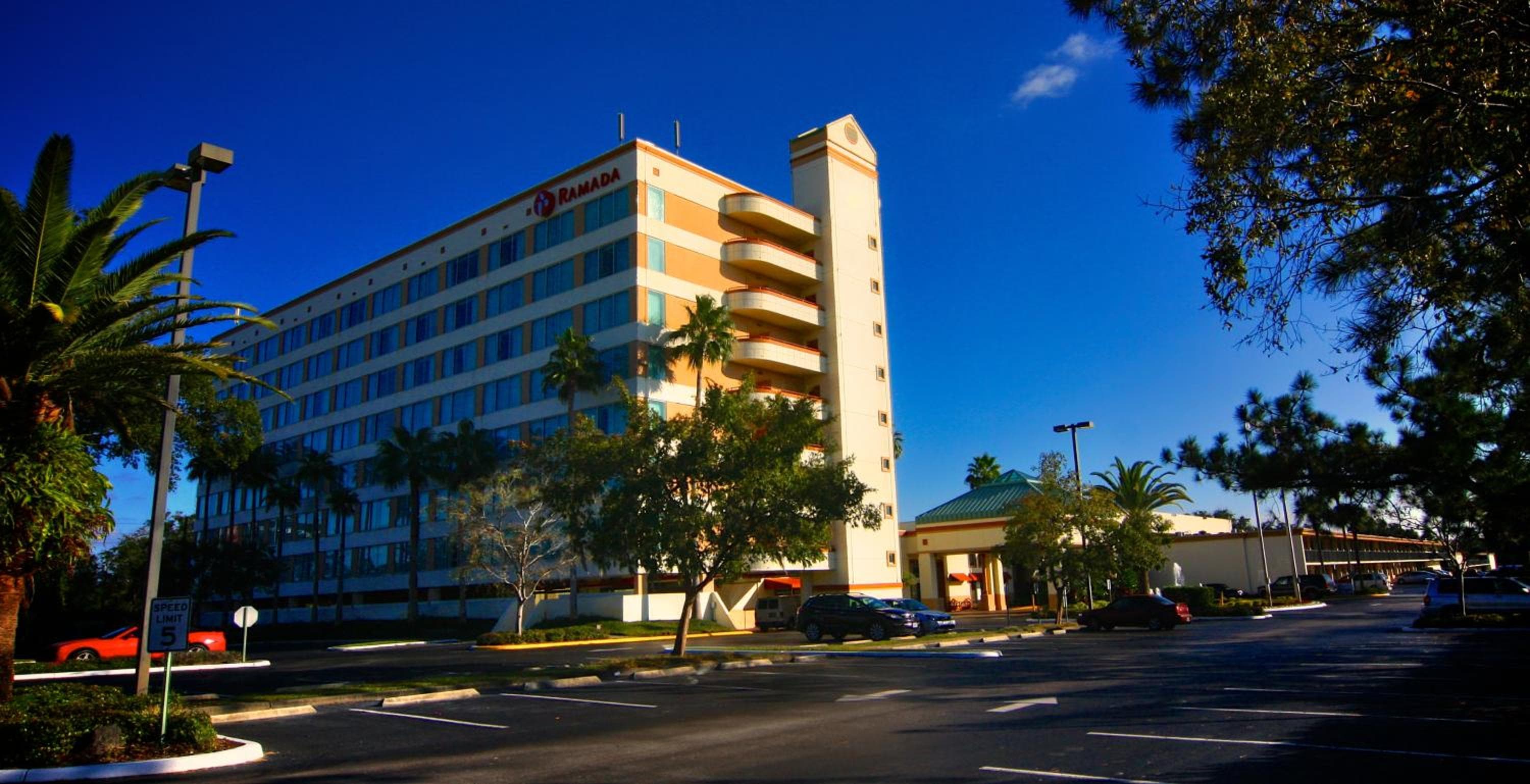 Ramada by Wyndham Kissimmee Gateway - Free Theme Park Shuttle — 28