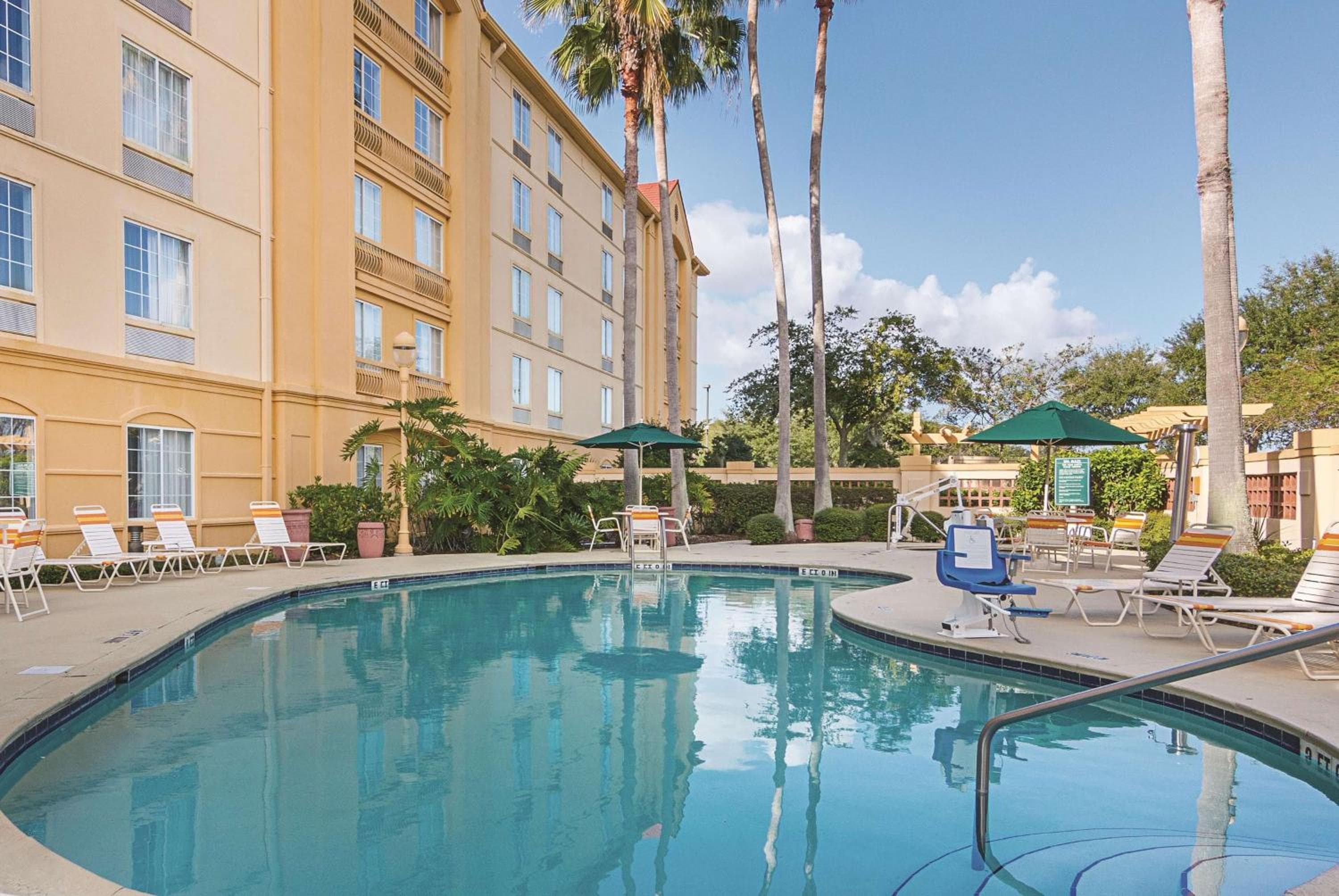 La Quinta by Wyndham Orlando Airport - On Property Food Trucks & Free Airport Shuttle! — 2