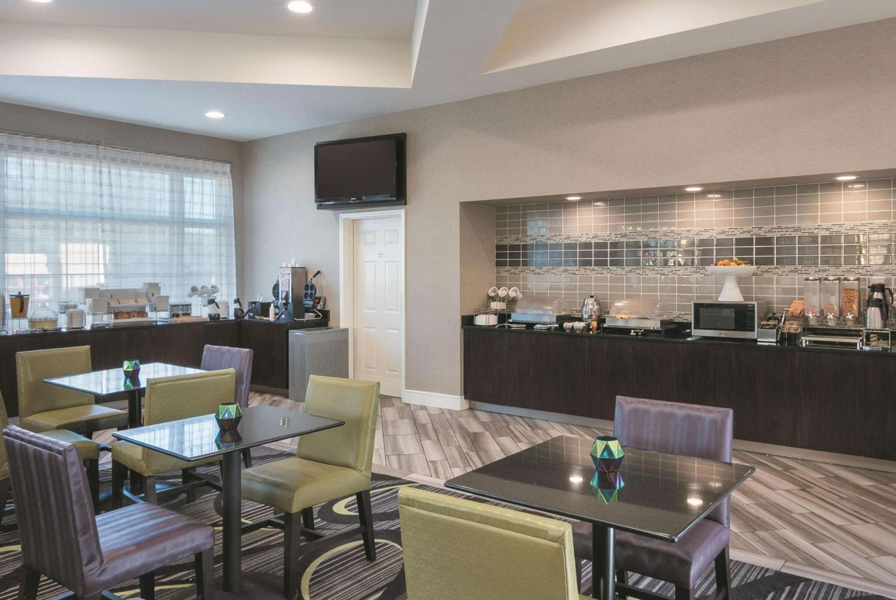 La Quinta by Wyndham Orlando Airport - On Property Food Trucks & Free Airport Shuttle! — 15