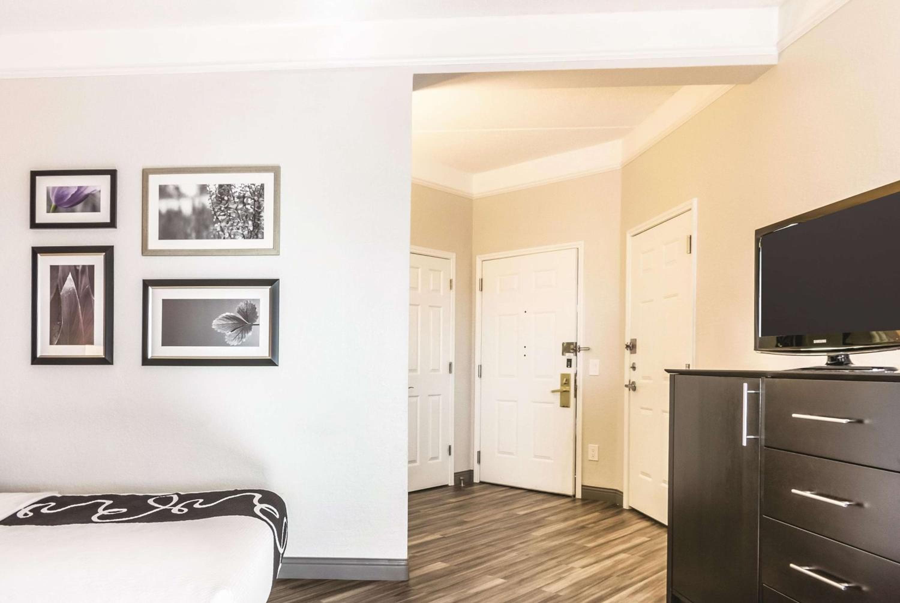 La Quinta by Wyndham Orlando Airport - On Property Food Trucks & Free Airport Shuttle! — 10