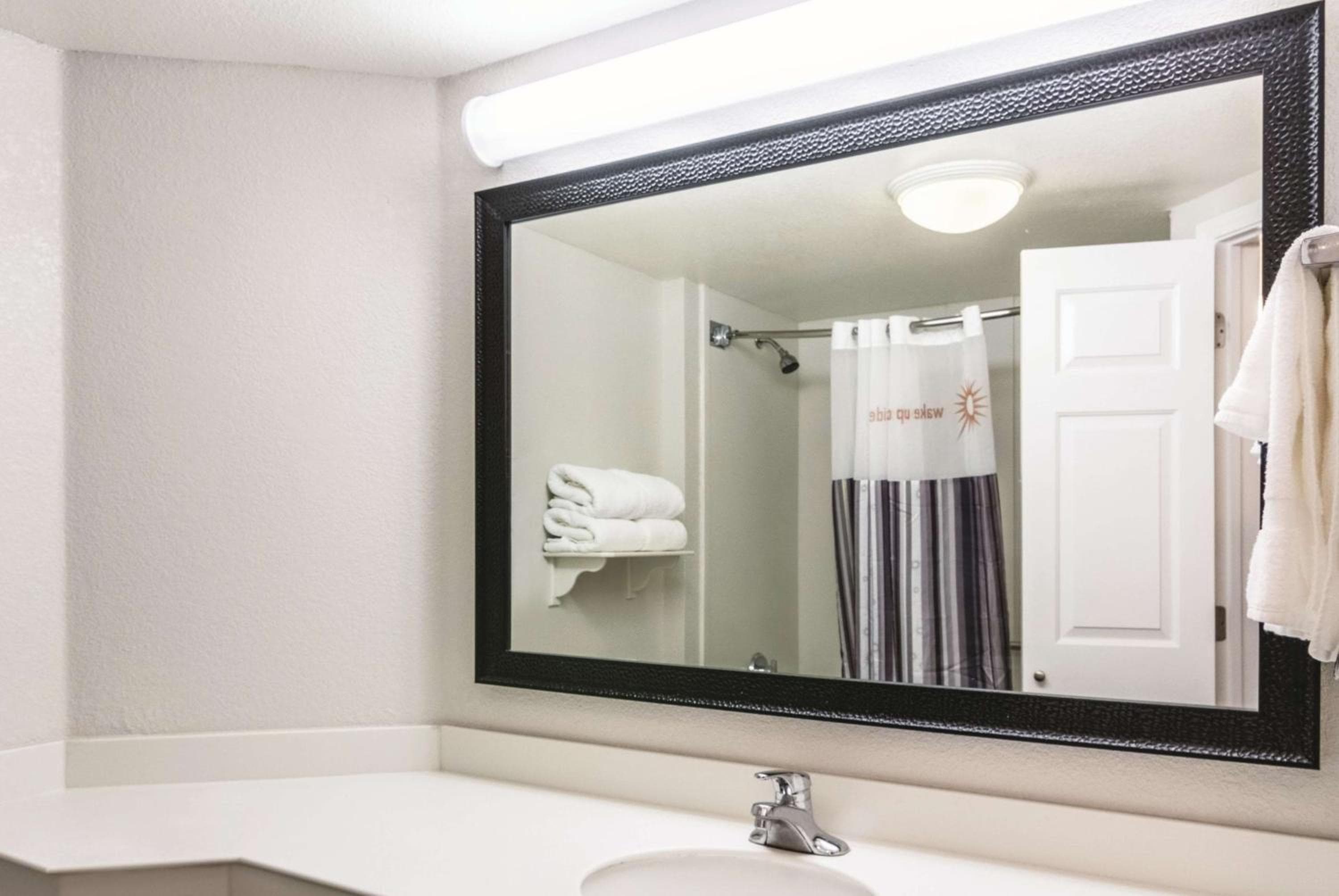 La Quinta by Wyndham Orlando Airport - On Property Food Trucks & Free Airport Shuttle! — 29