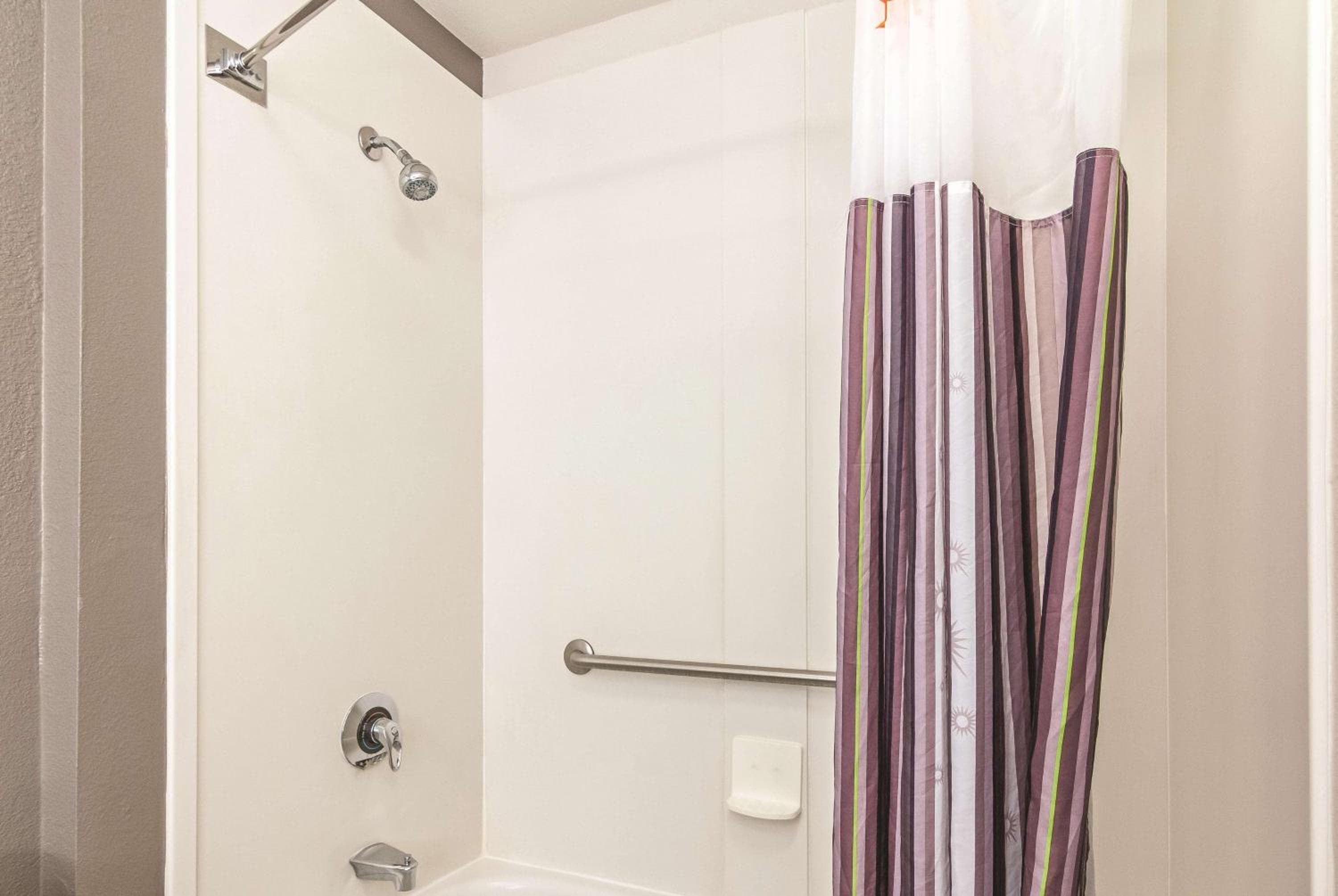 La Quinta by Wyndham Orlando UCF — 14