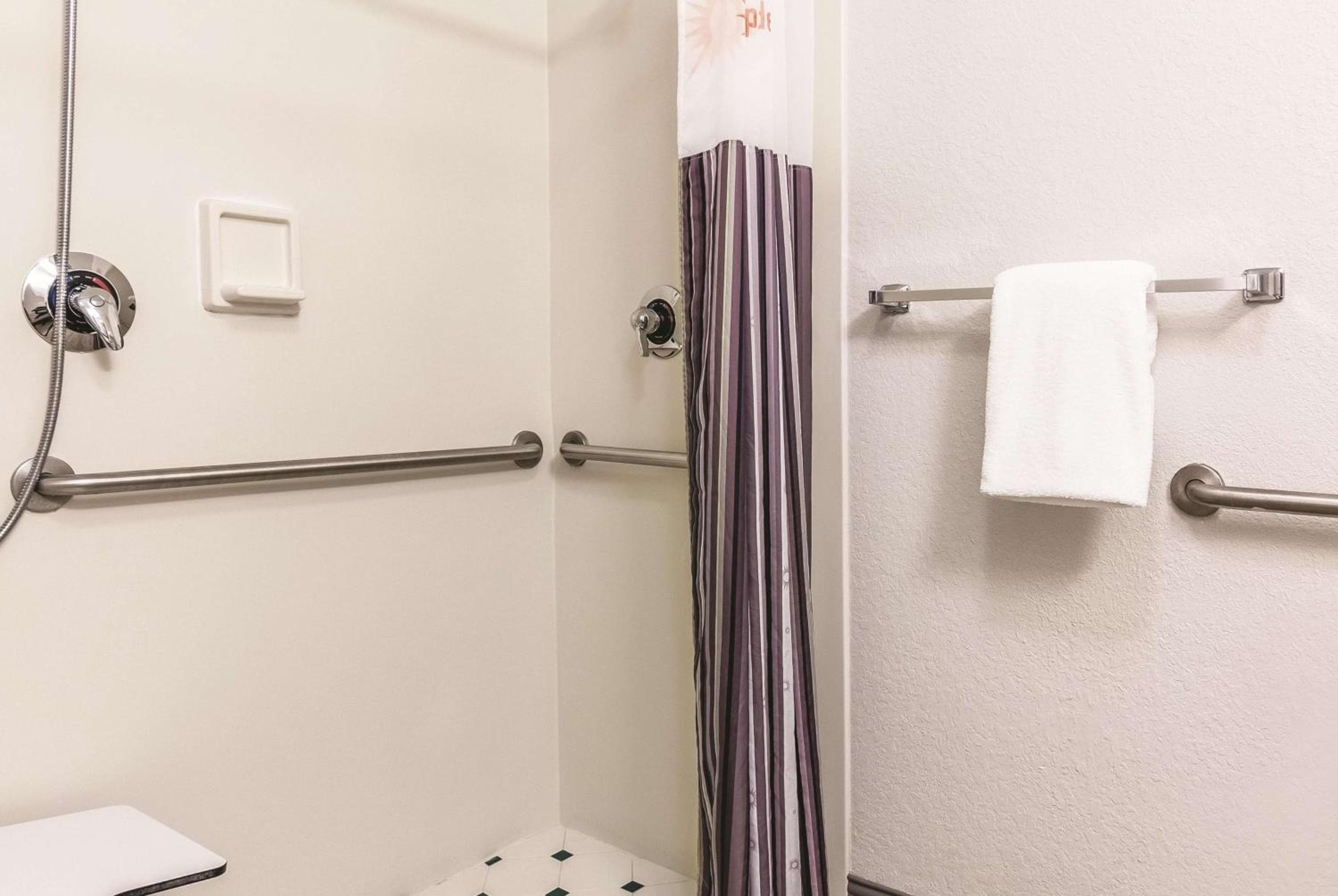 La Quinta by Wyndham Orlando Airport - On Property Food Trucks & Free Airport Shuttle! — 12