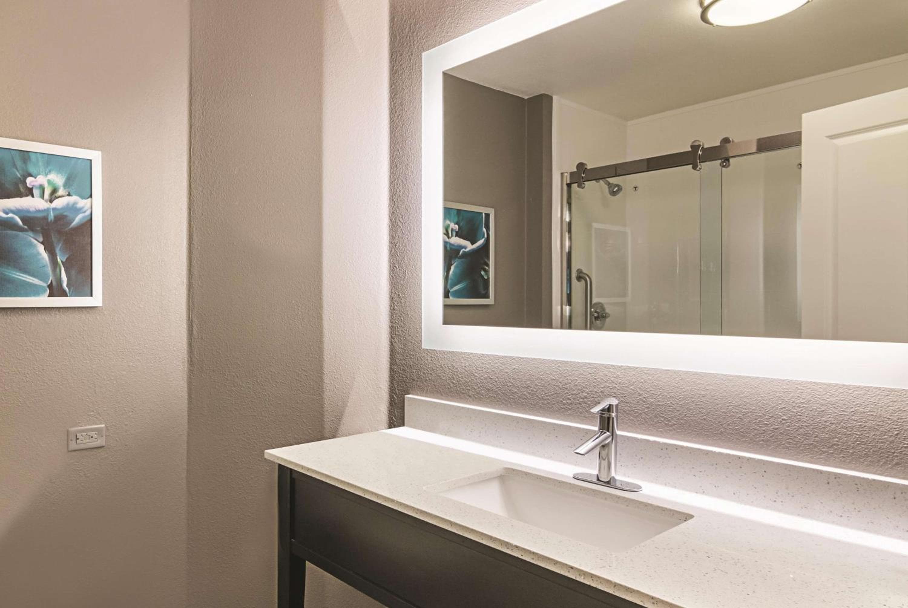 La Quinta by Wyndham Orlando UCF — 23