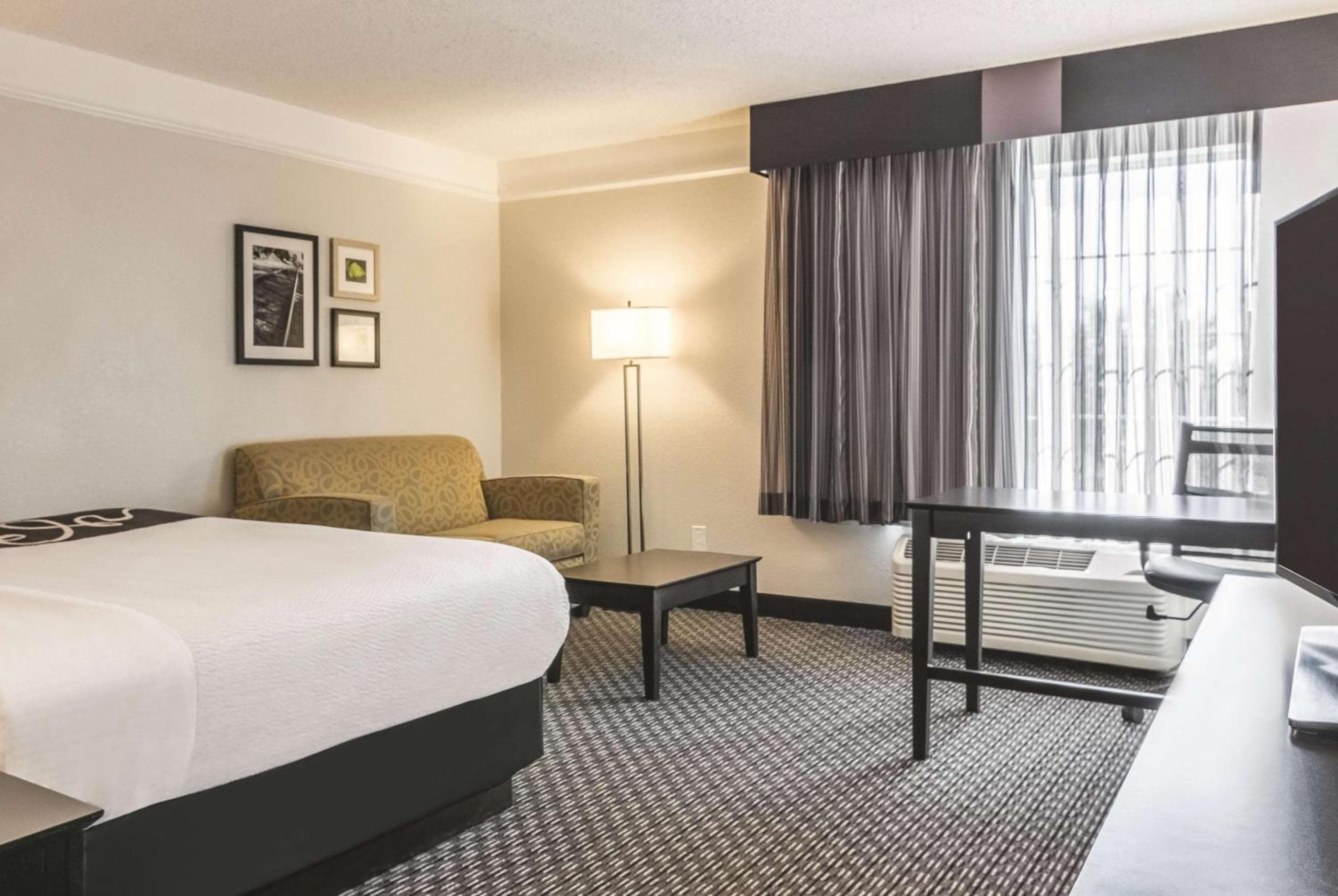 La Quinta by Wyndham Orlando Airport - On Property Food Trucks & Free Airport Shuttle! — 28