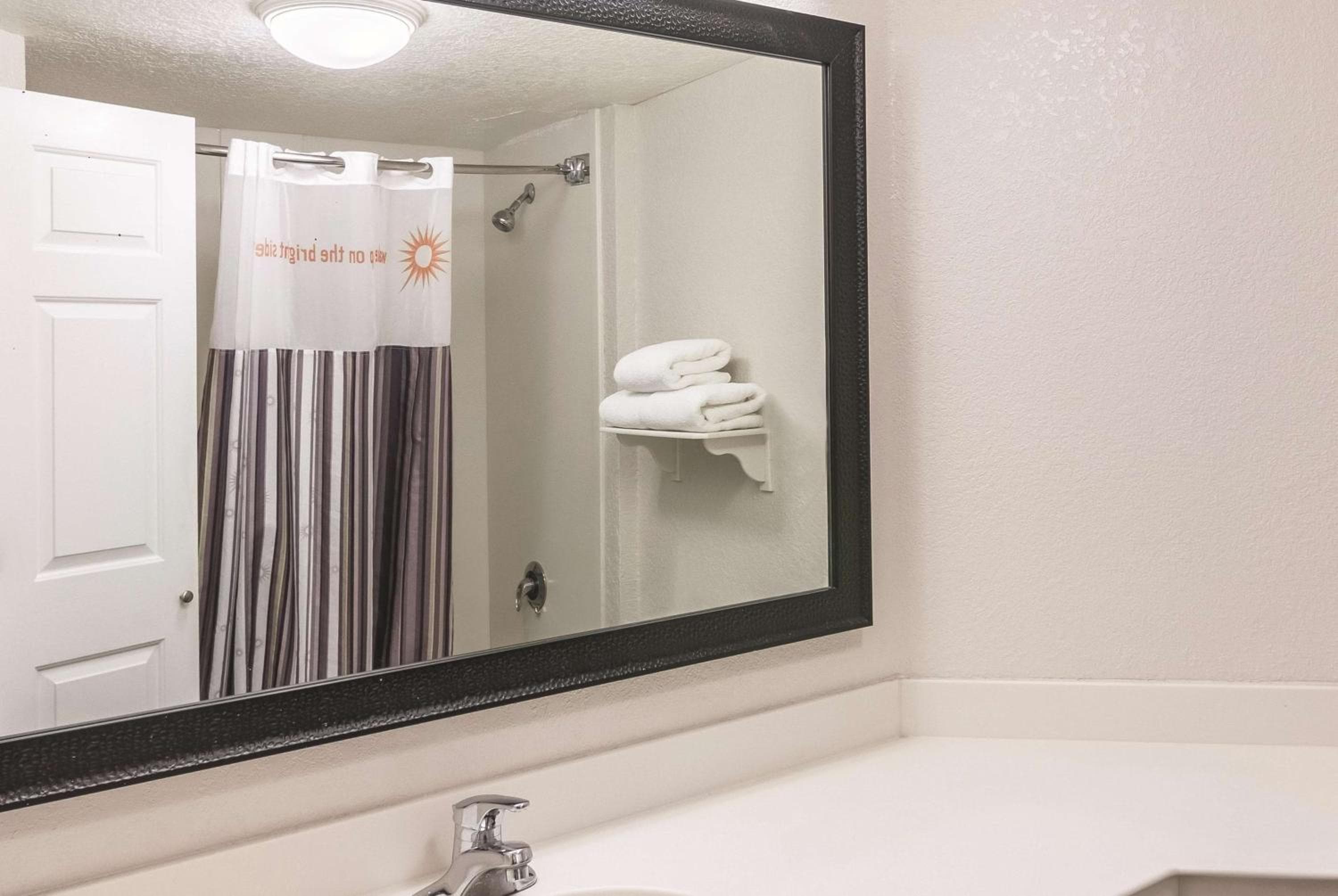 La Quinta by Wyndham Orlando Airport - On Property Food Trucks & Free Airport Shuttle! — 5