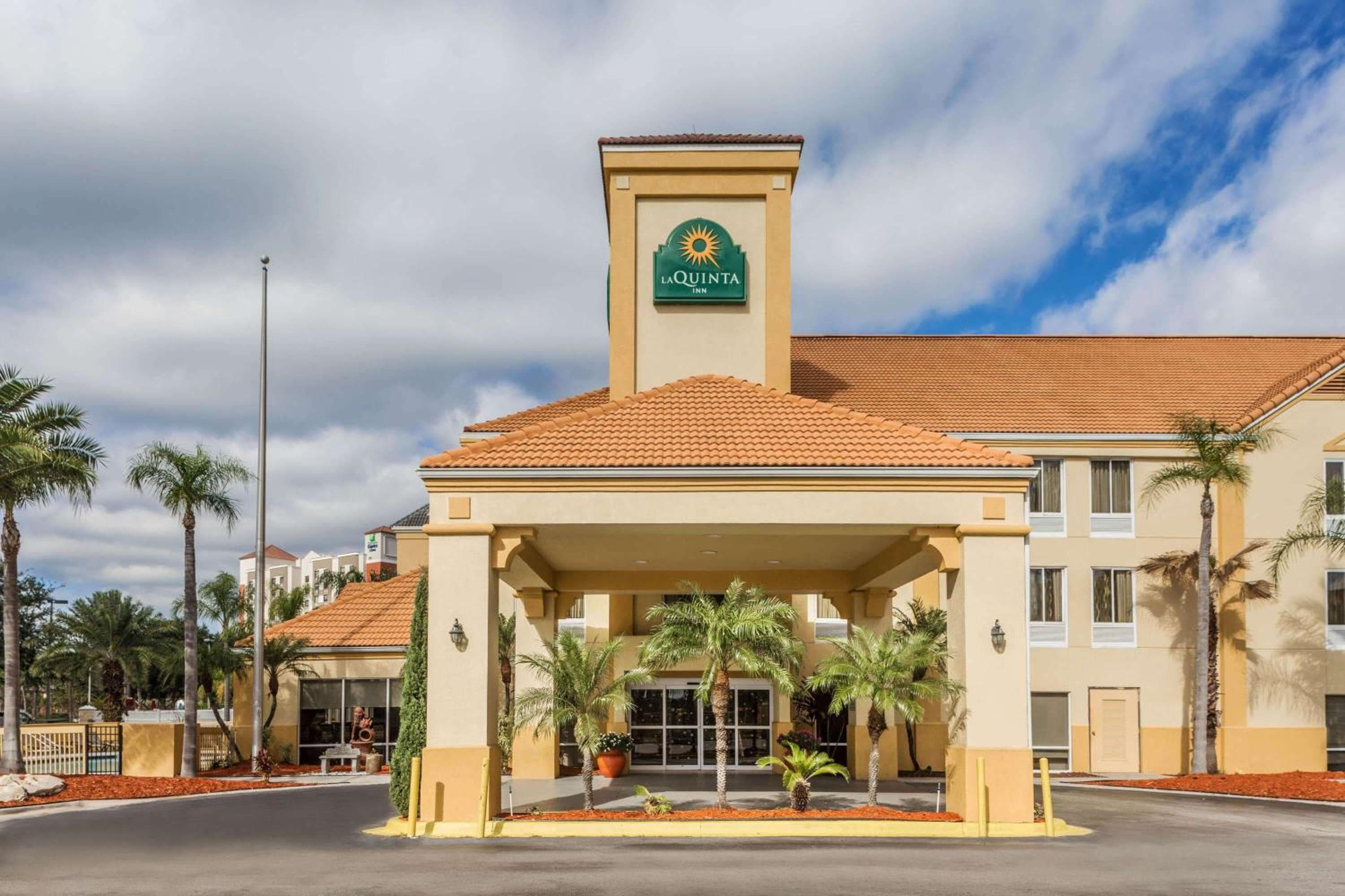 La Quinta by Wyndham Orlando Universal area - Free Shuttle to Universal — 1
