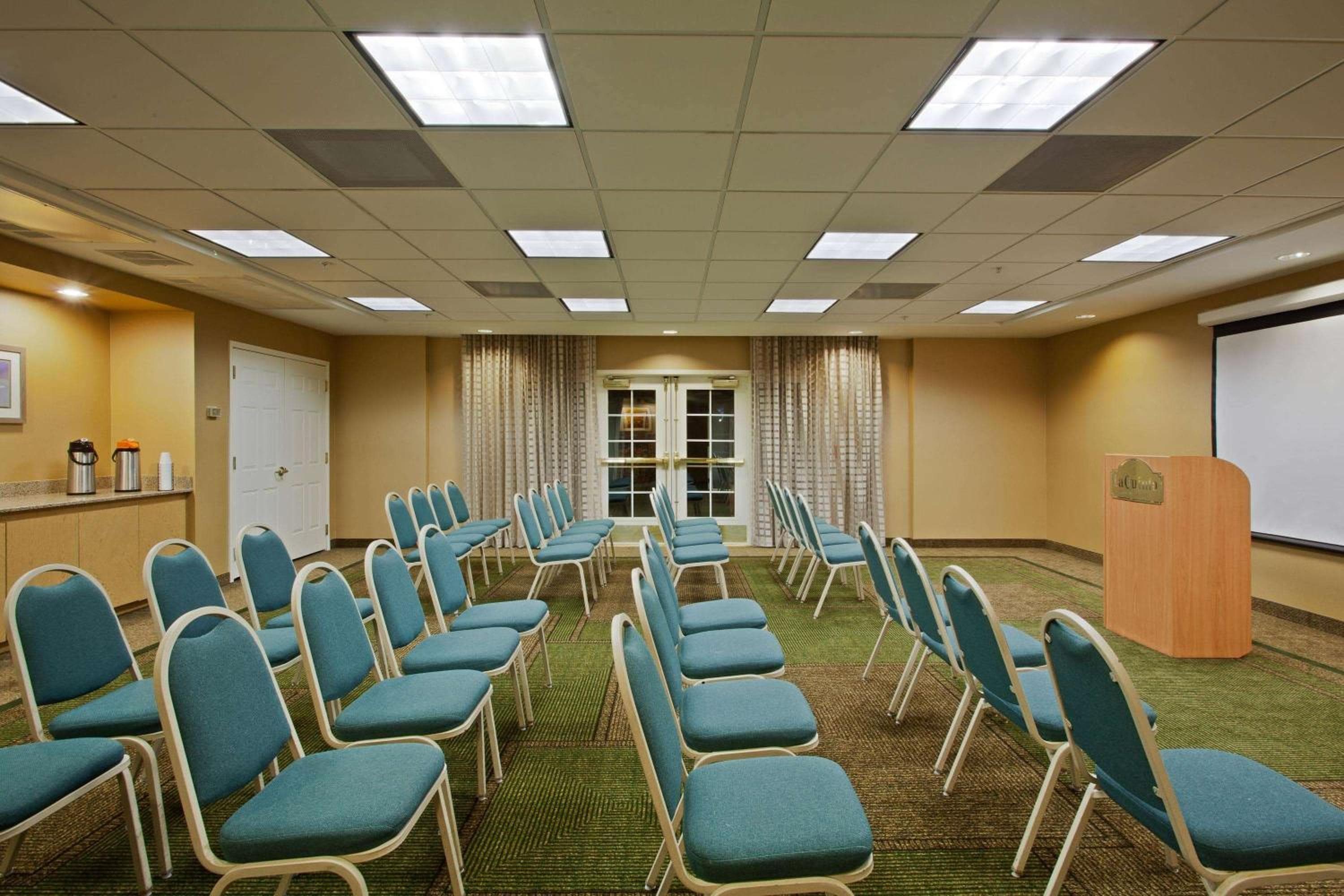 La Quinta by Wyndham USF (Near Busch Gardens) — 23