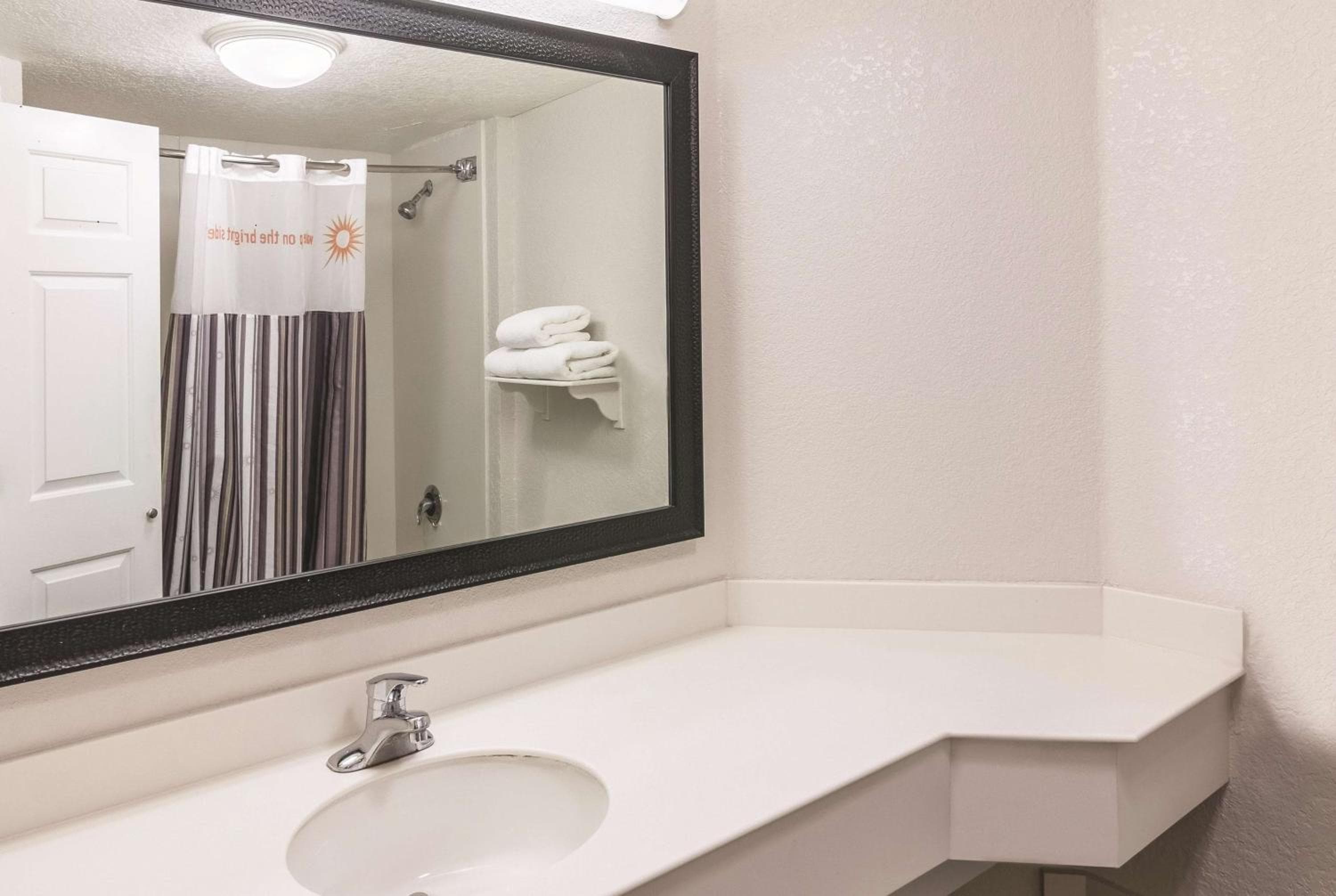 La Quinta by Wyndham USF (Near Busch Gardens) — 8