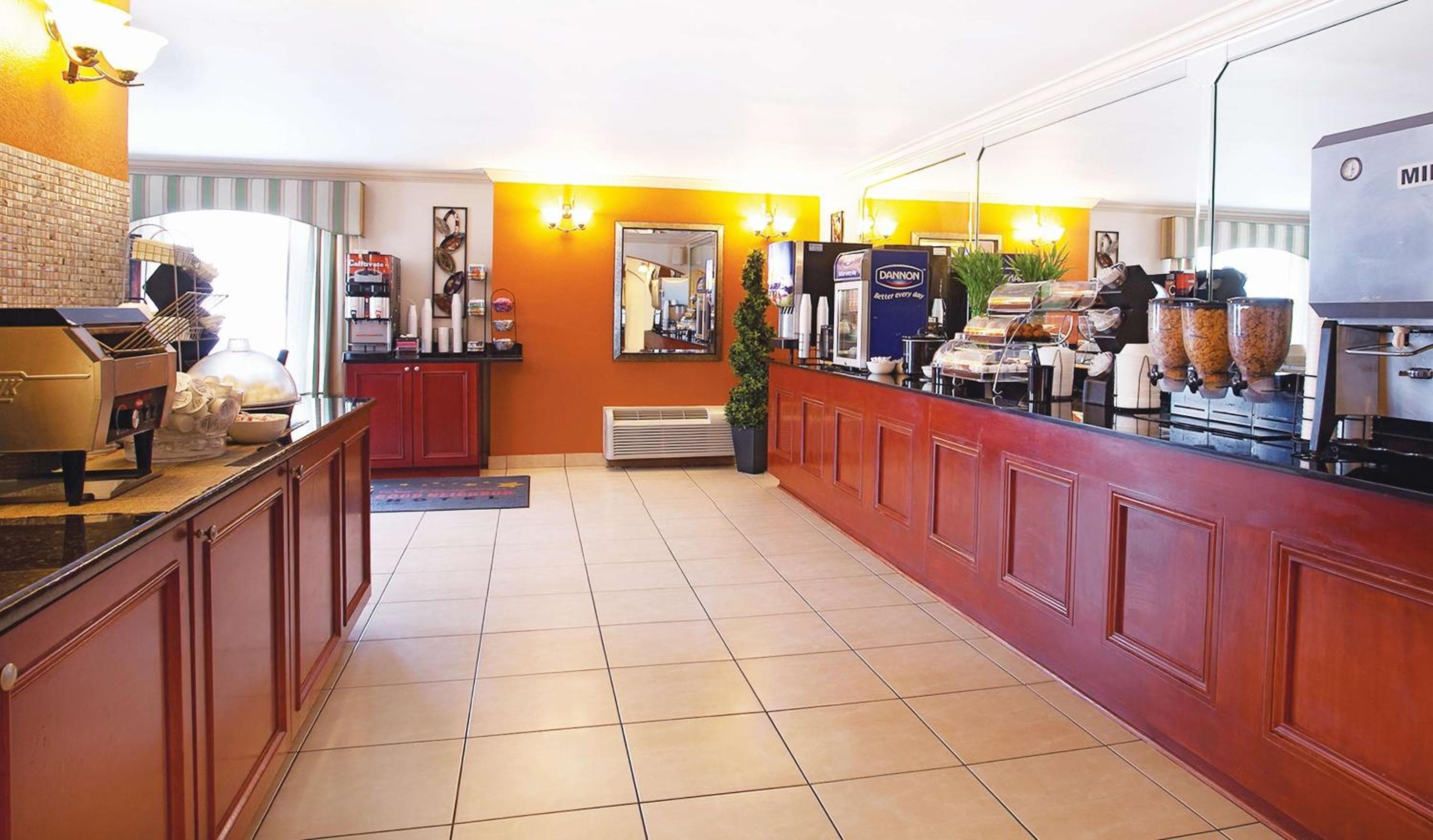 La Quinta Inn by Wyndham Orlando International Drive North — 2