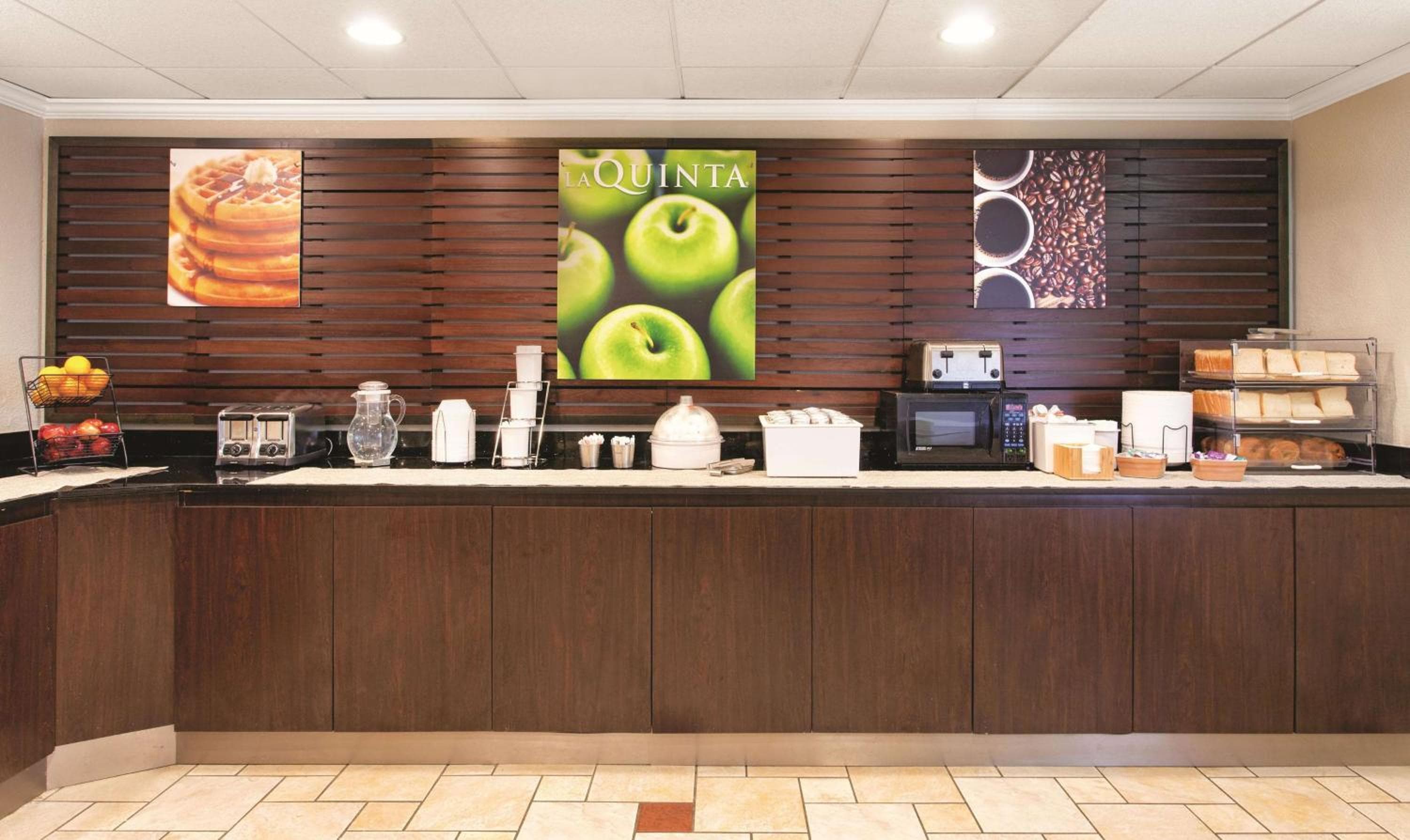 La Quinta by Wyndham Miami Airport East — 23