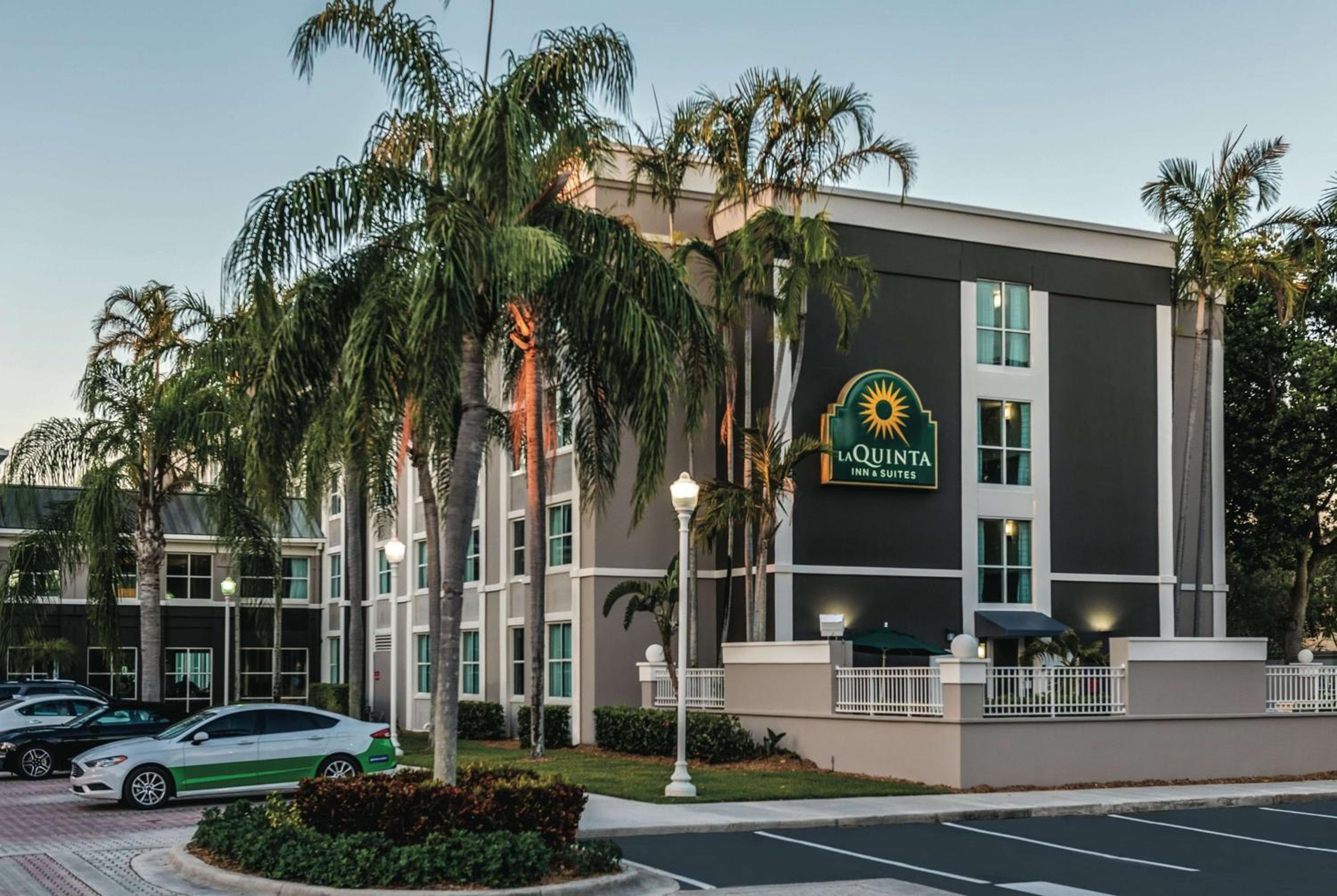 La Quinta by Wyndham Plantation at SW 6th St — 1