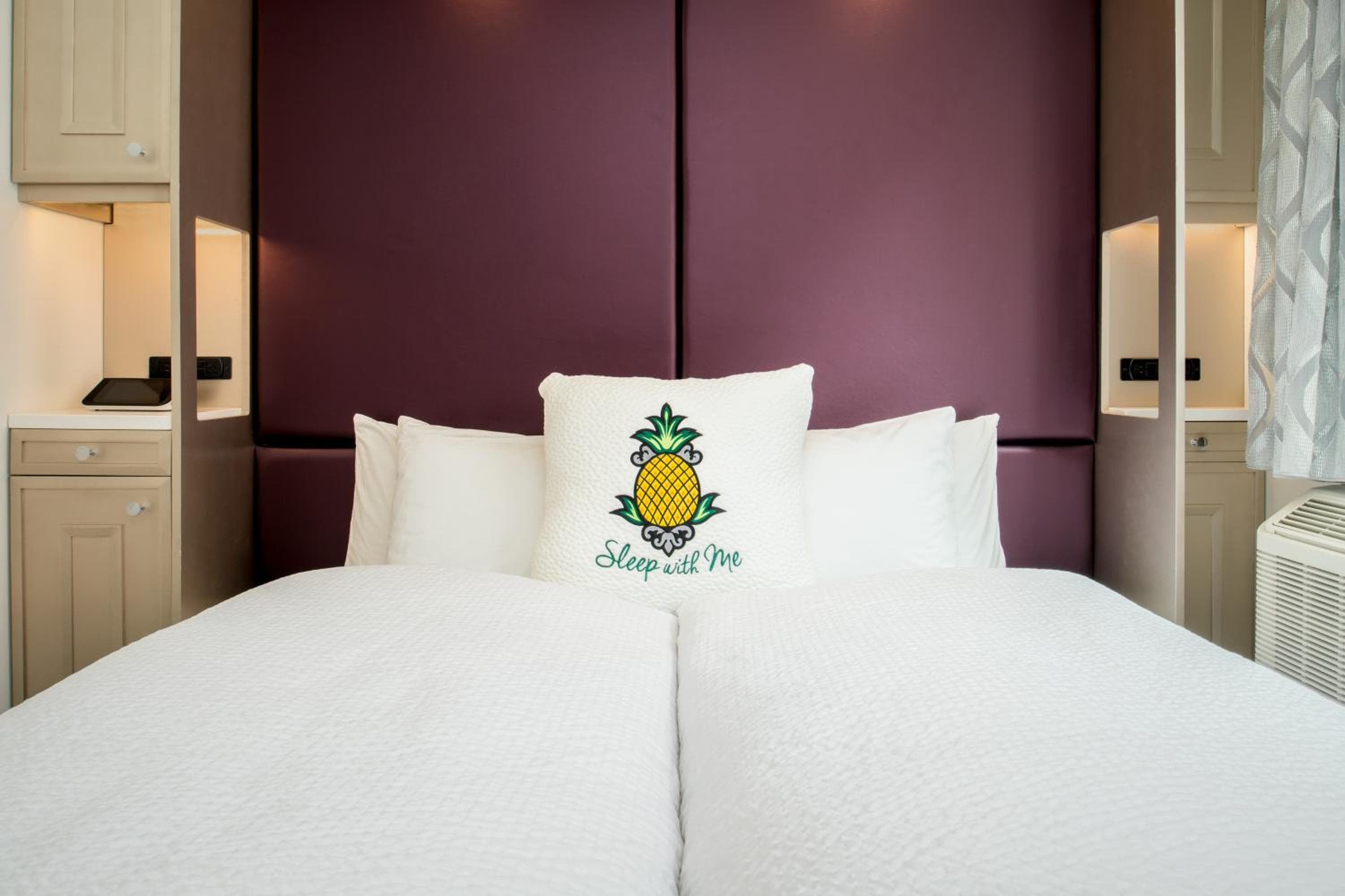 Staypineapple, An Artful Hotel, Midtown New York — 6