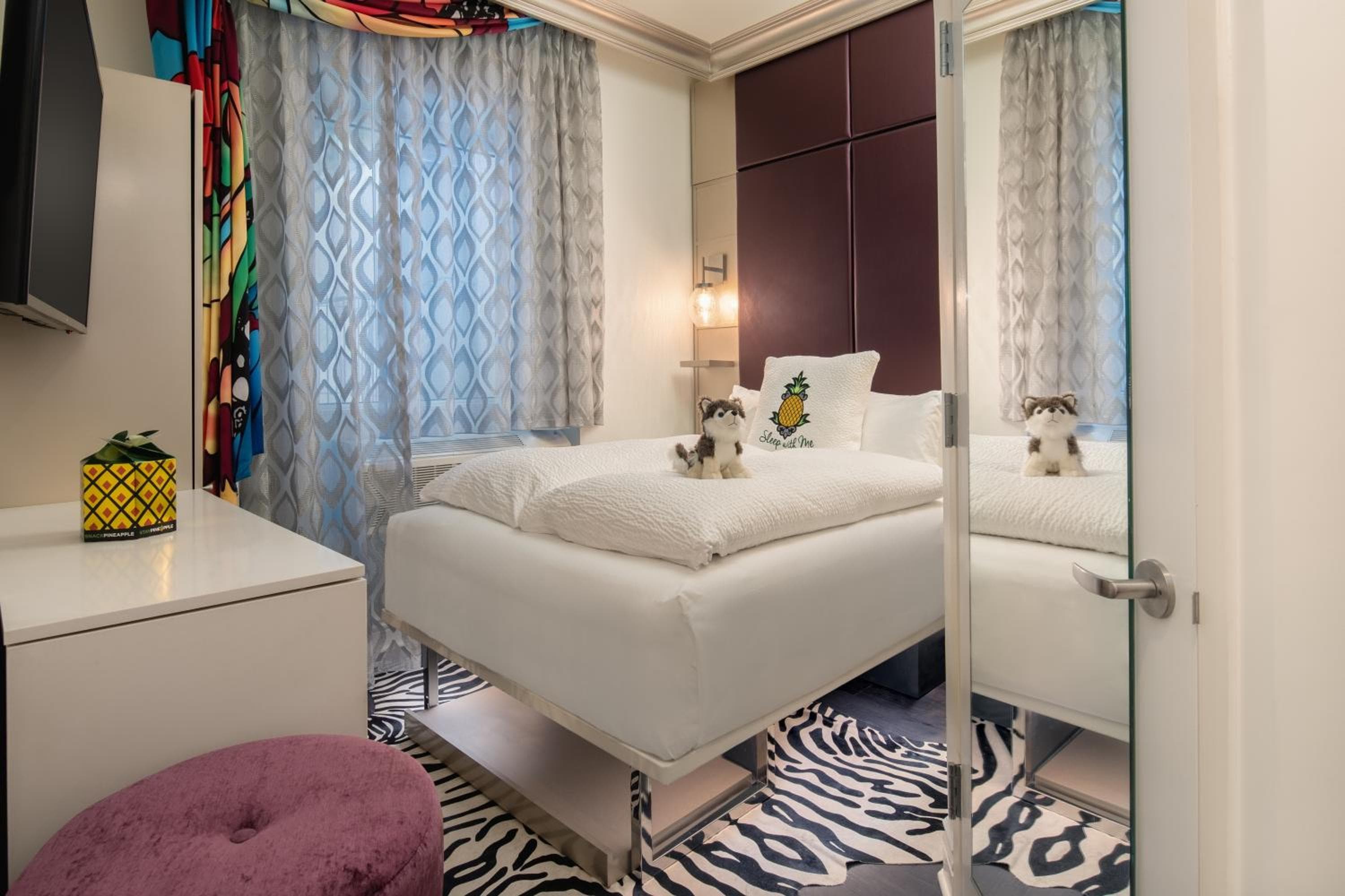 Staypineapple, An Artful Hotel, Midtown New York — 19