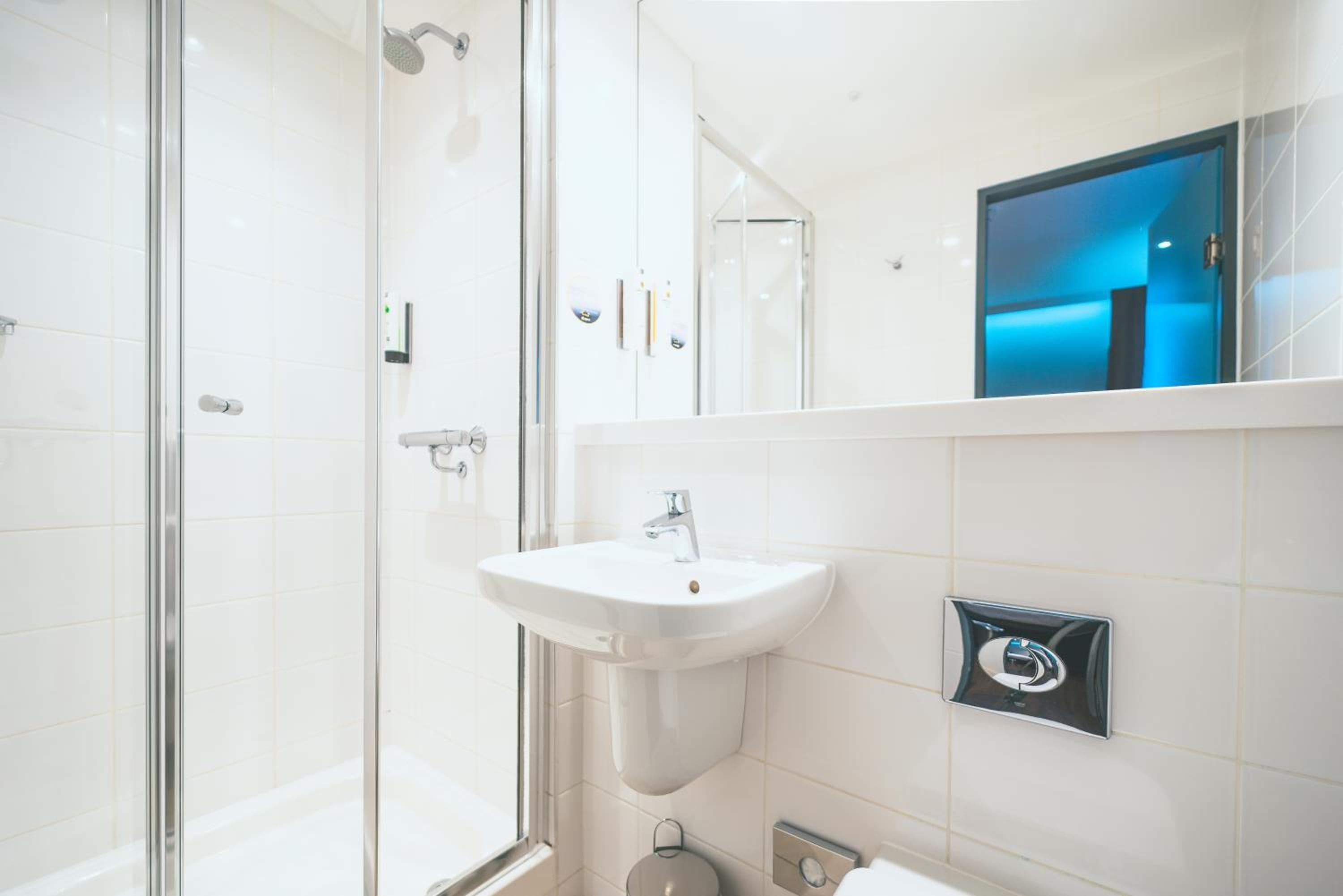 Hotel Point A London Liverpool Street — 12