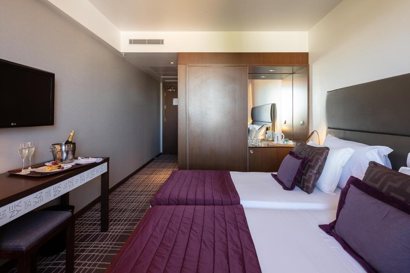 NEYA Lissabon Hotel — 10