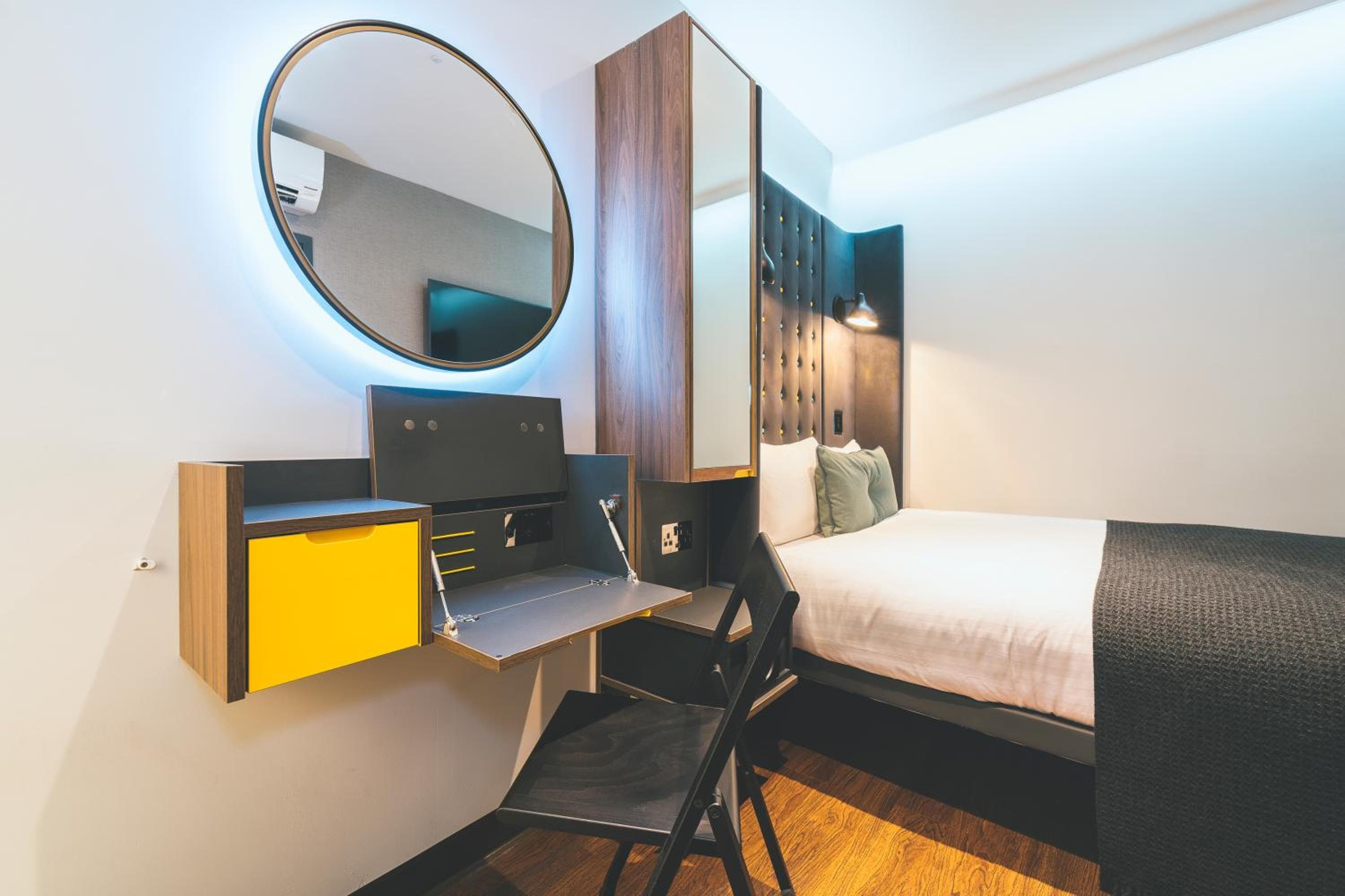 Hotel Point A London Liverpool Street — 10
