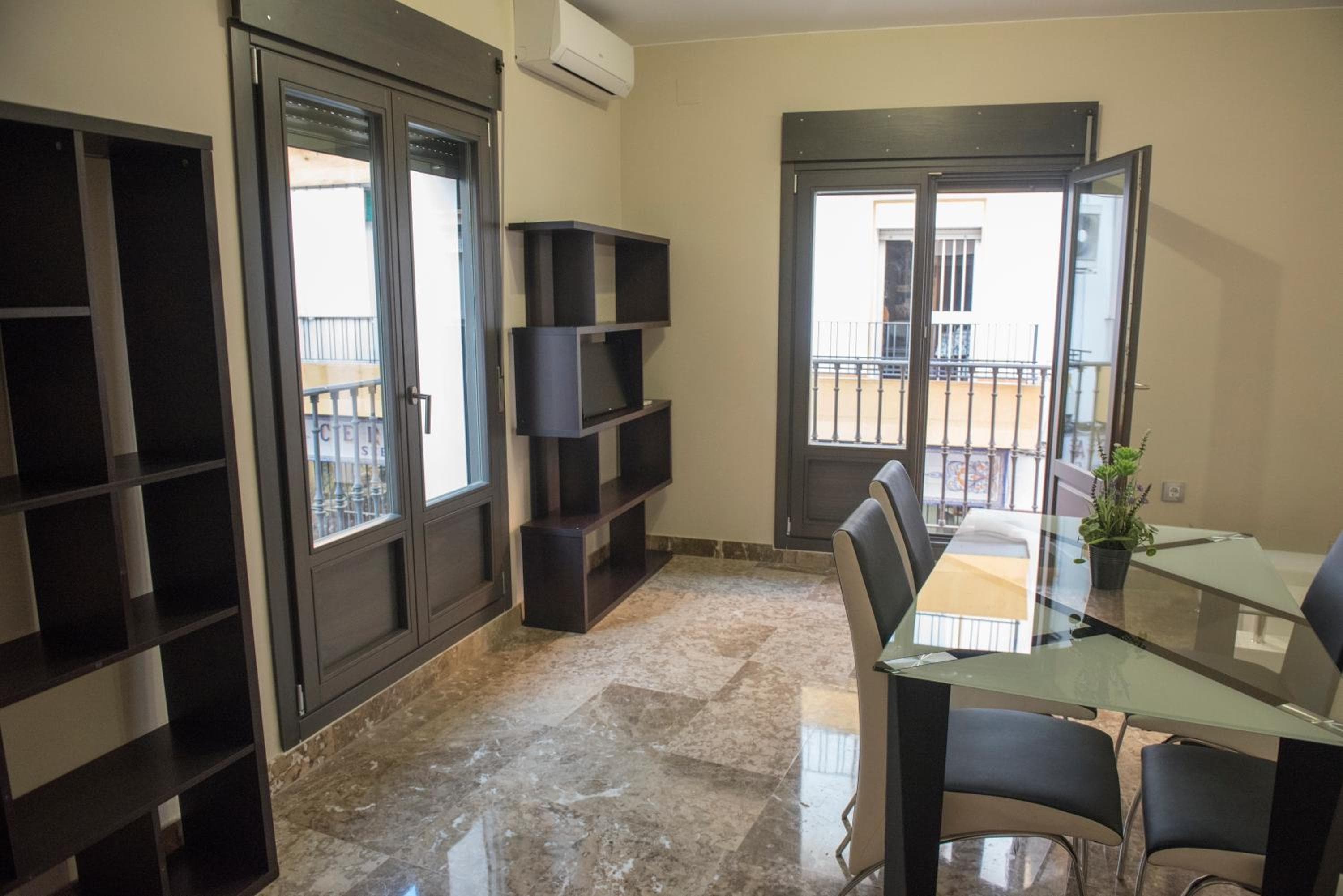 Apartamentos Luxury Puente de Triana — 2
