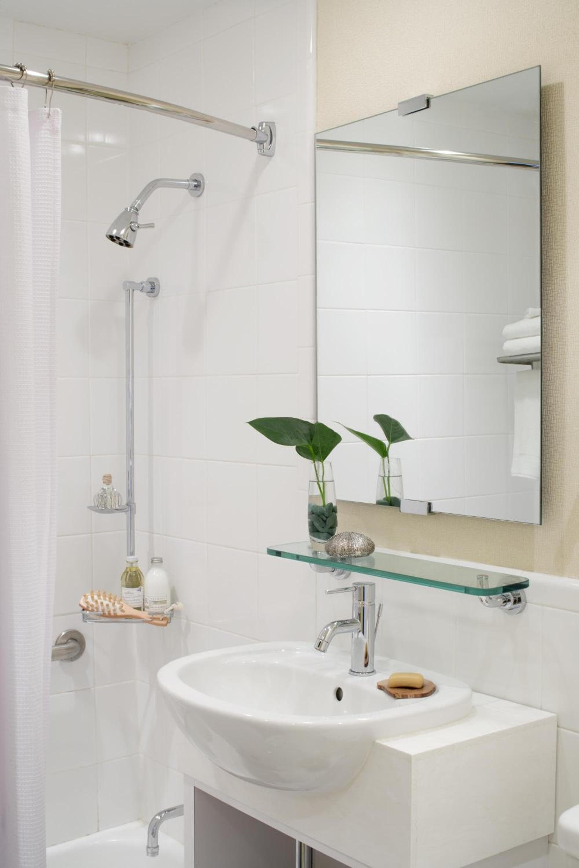 The Gardens Sonesta ES Suites New York — 11
