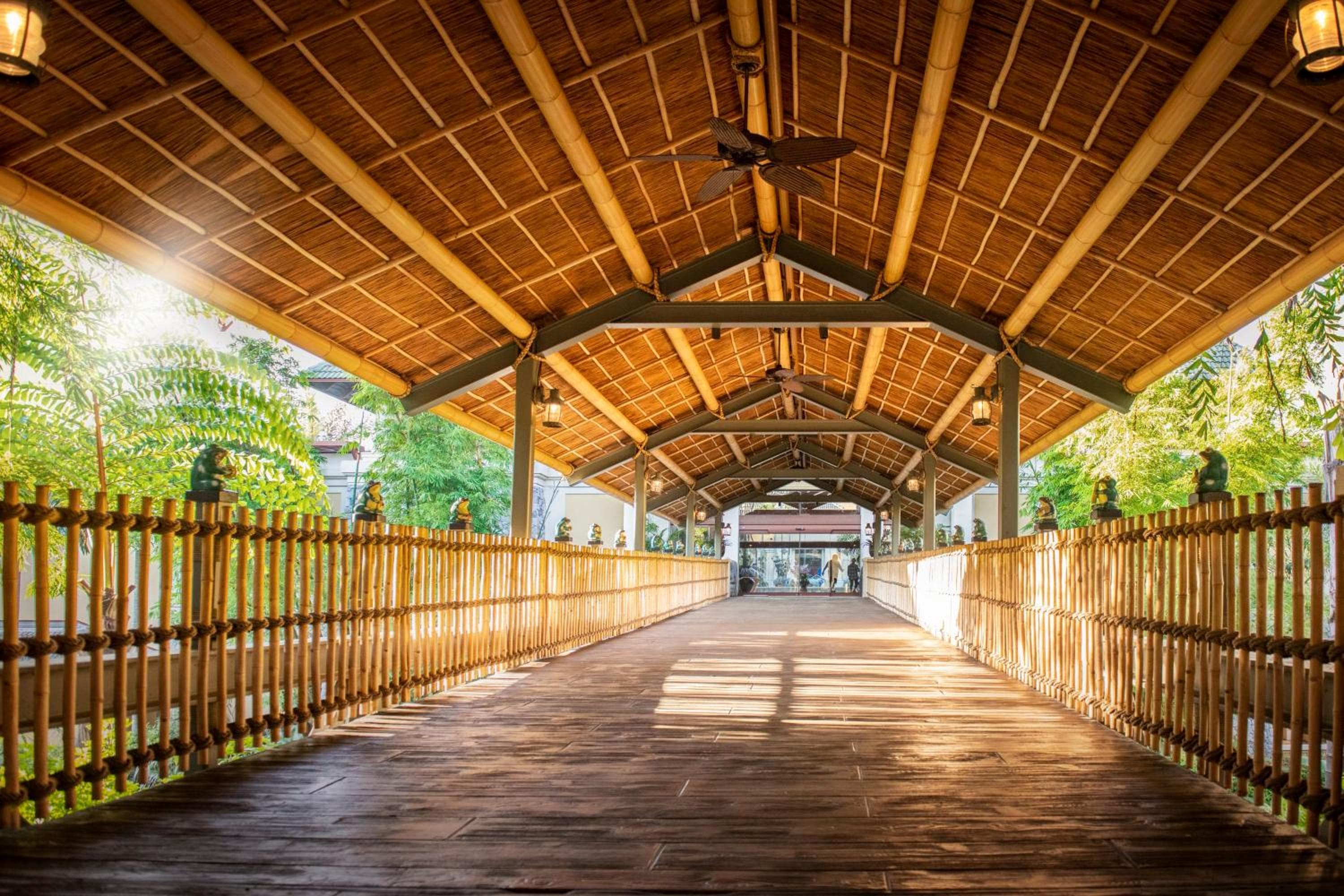 Universal's Loews Royal Pacific Resort — 17
