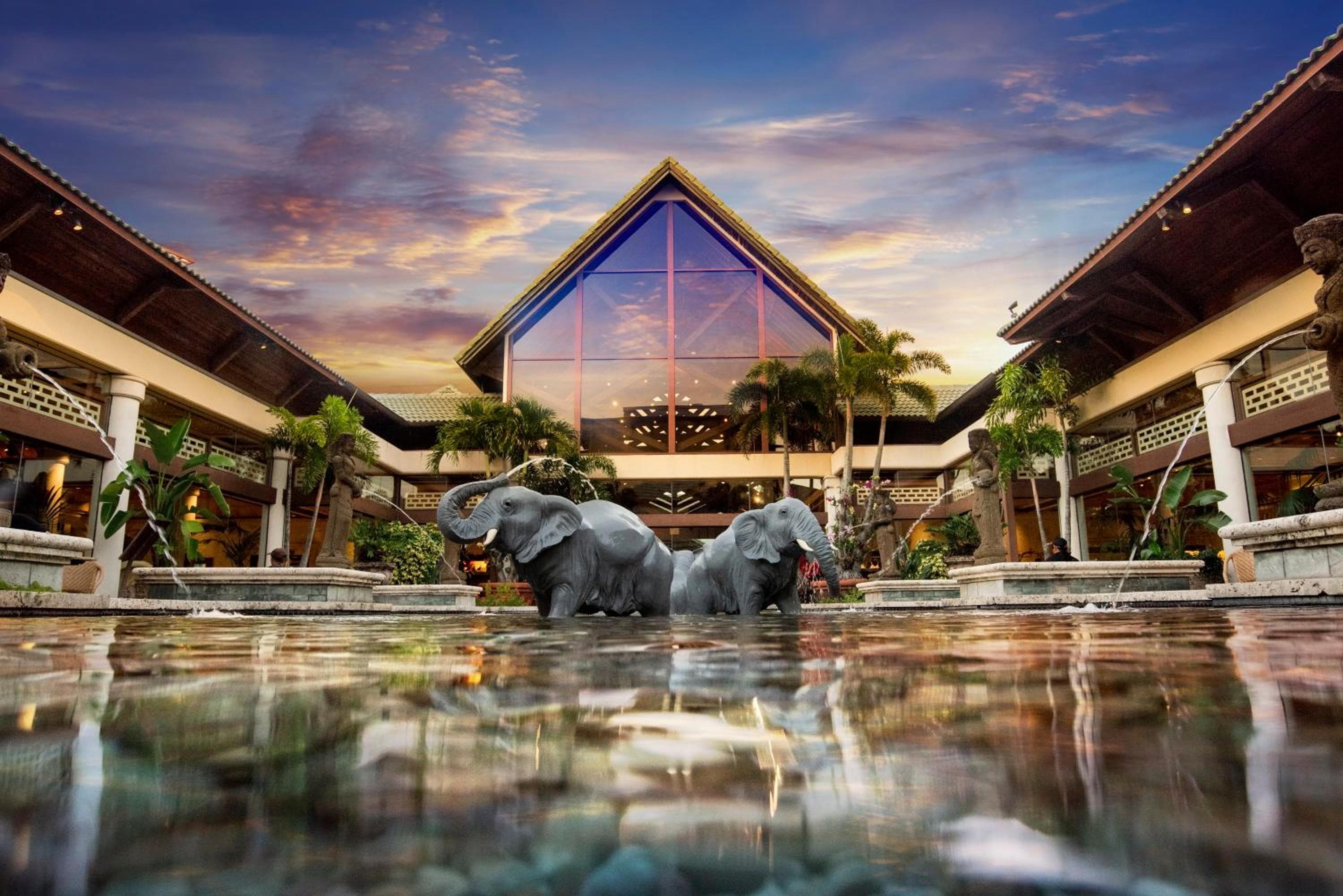Universal's Loews Royal Pacific Resort — 4