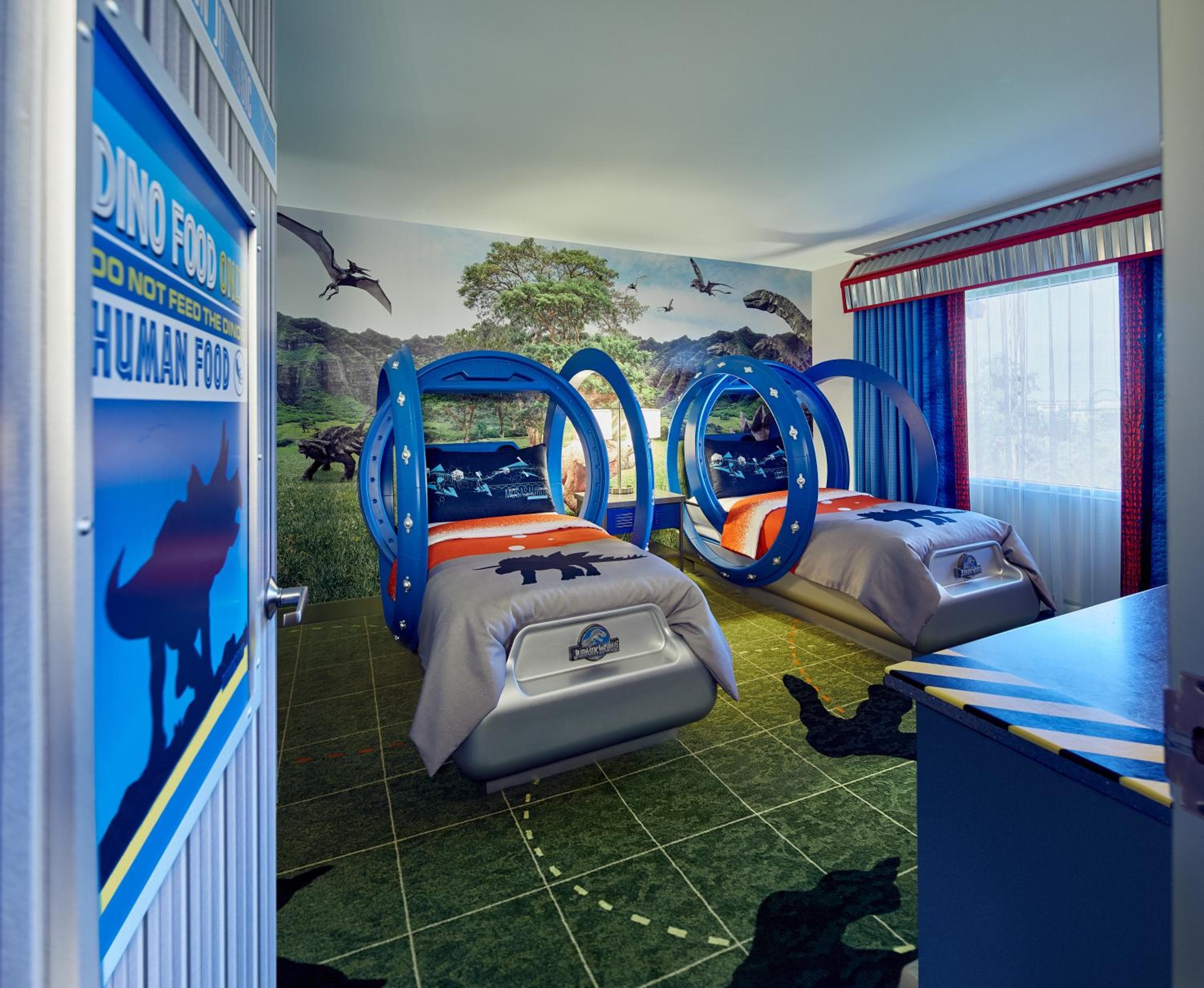 Universal's Loews Royal Pacific Resort — 6