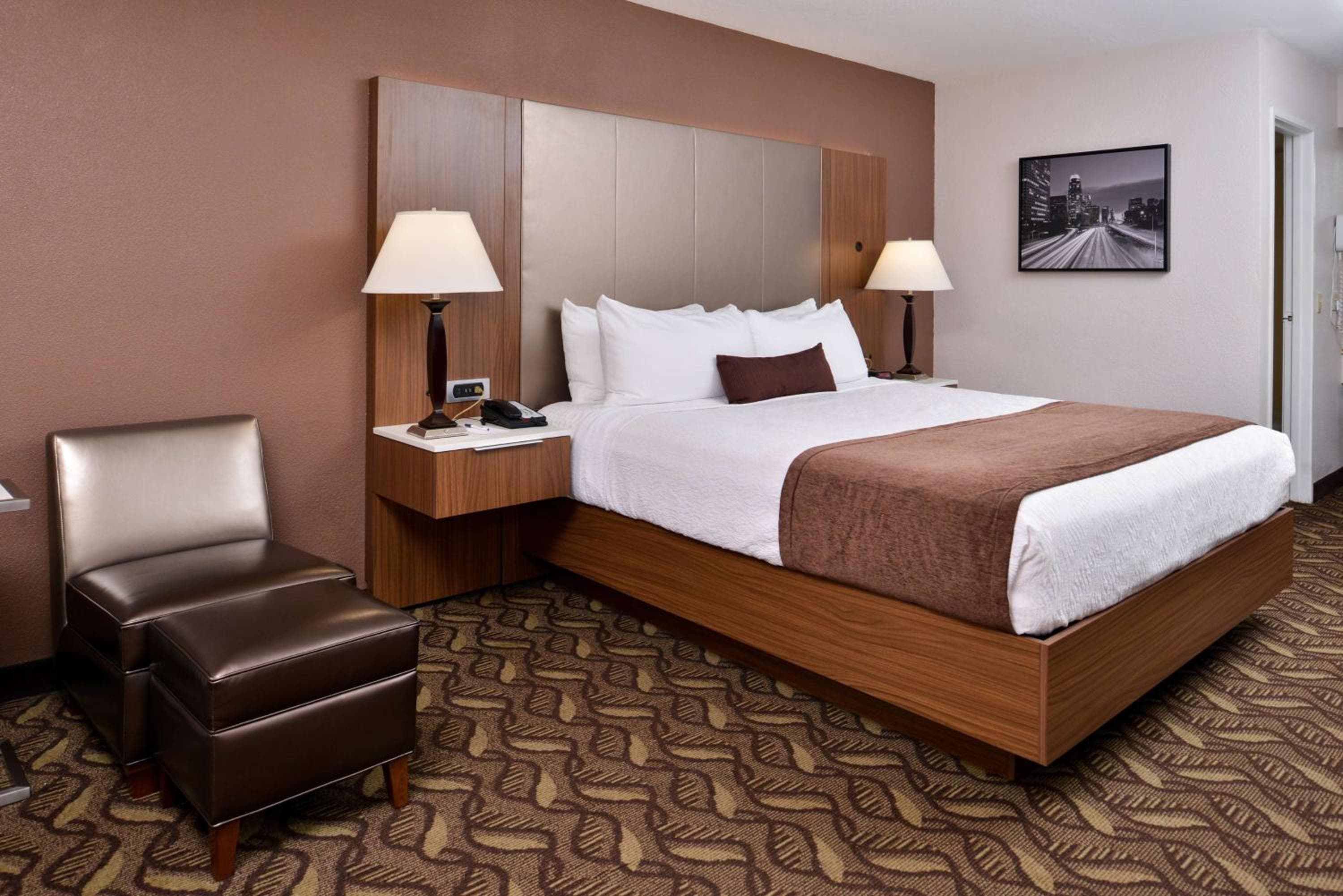 Hotel Best Western Airport Plaza Inn - Los Angeles LAX — 18