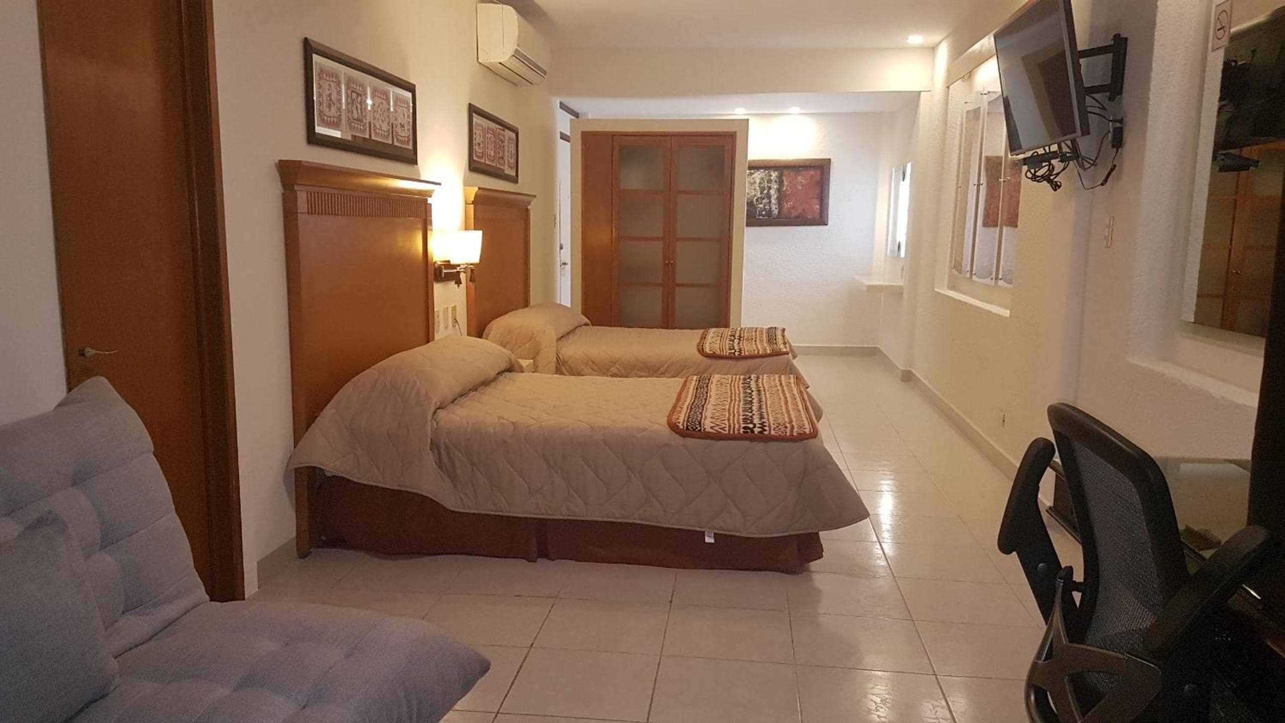 Hotel y Suites Nader — 14