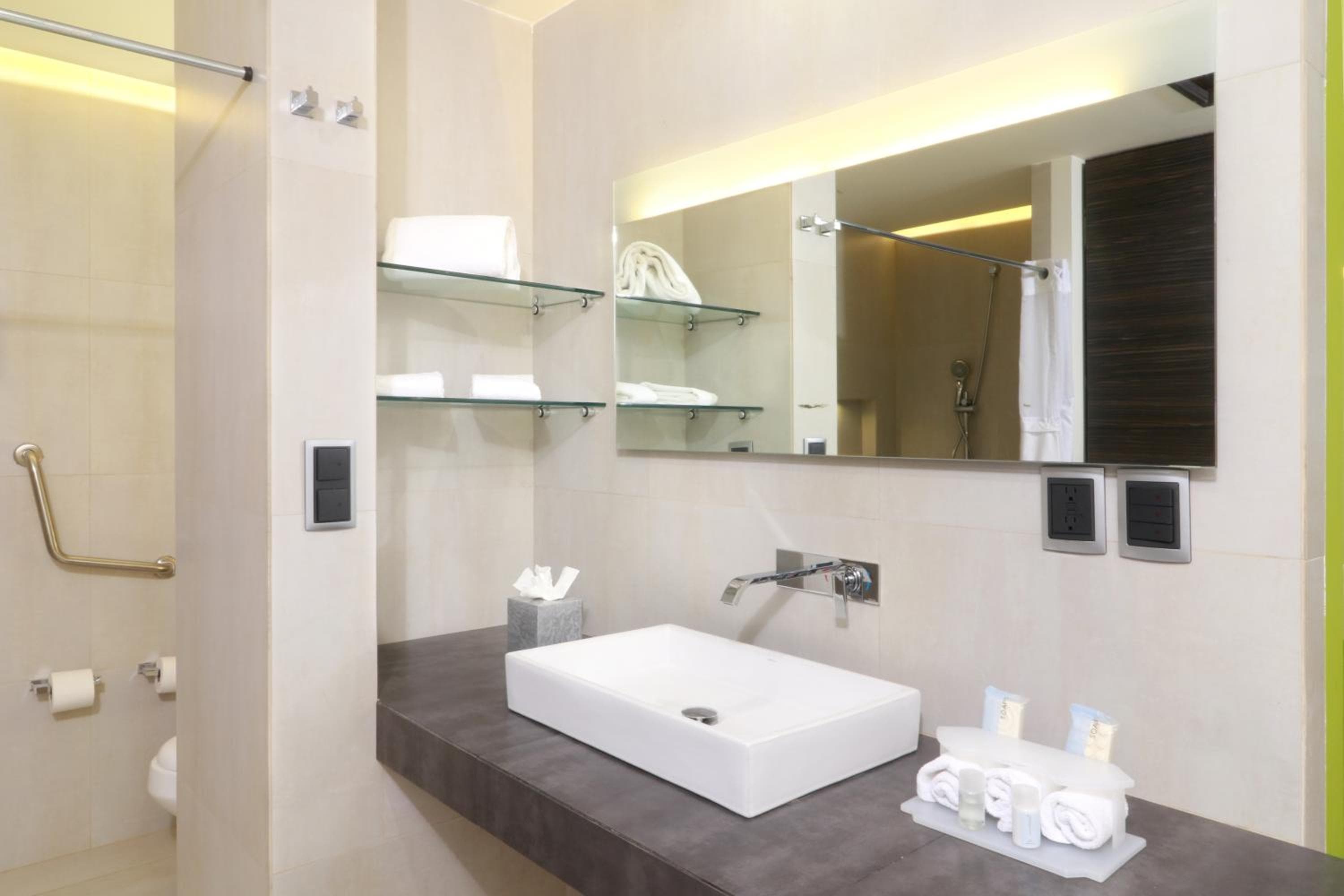 Holiday Inn Express Mexico Aeropuerto, un hotel IHG — 11