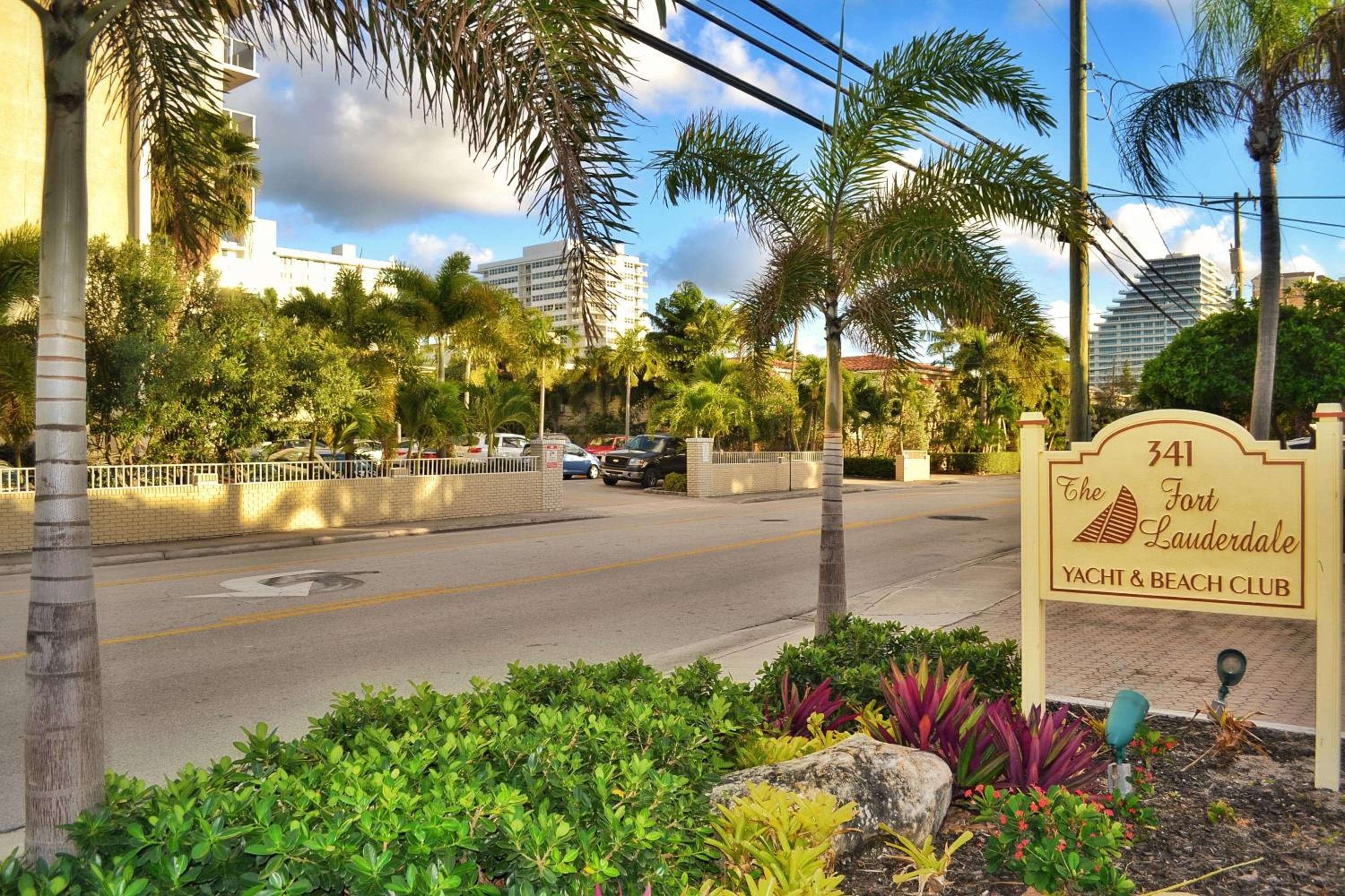 Fort Lauderdale Yacht und Beach Club 416 — 1