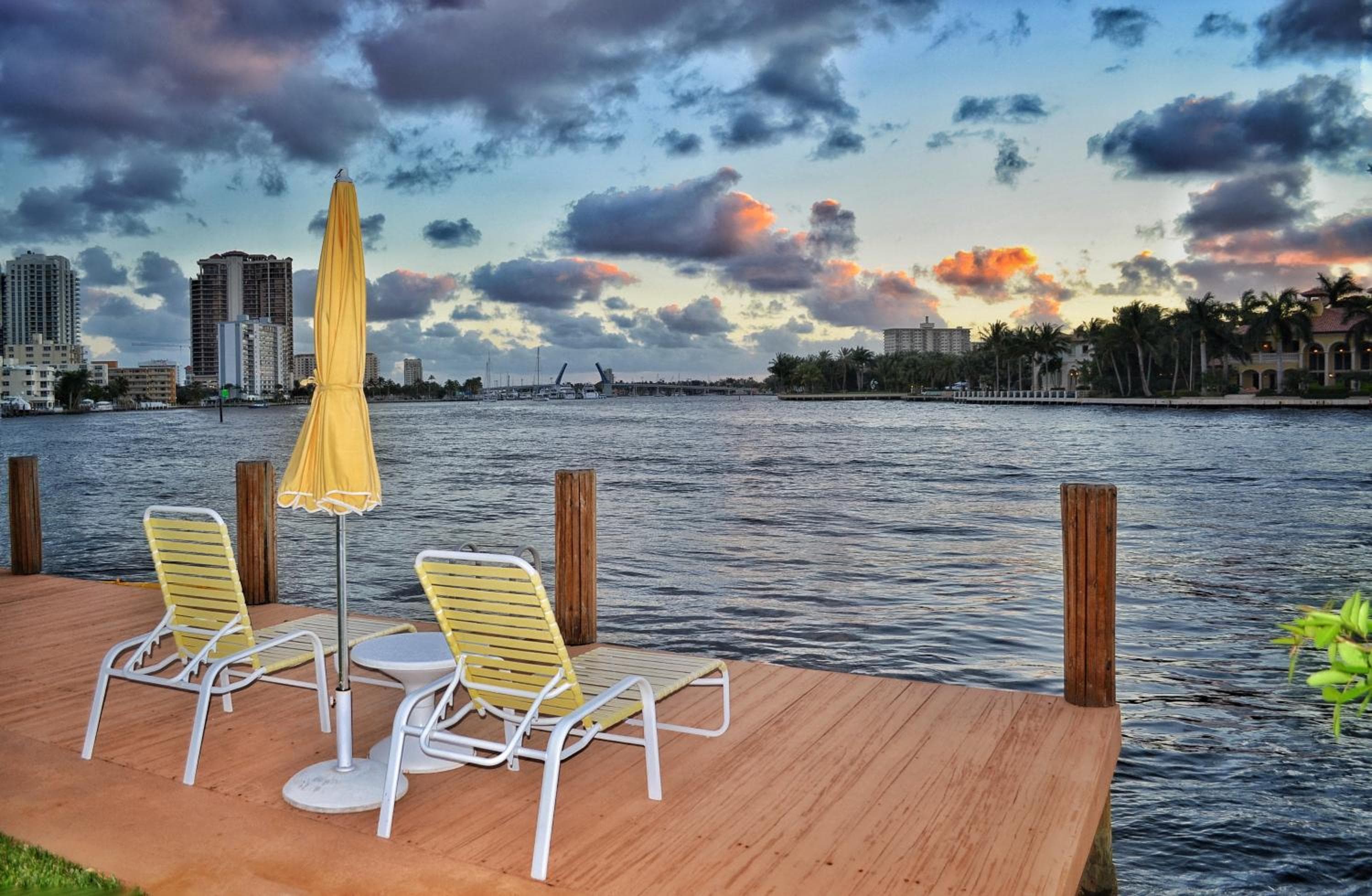 Fort Lauderdale Yacht und Beach Club 416 — 21