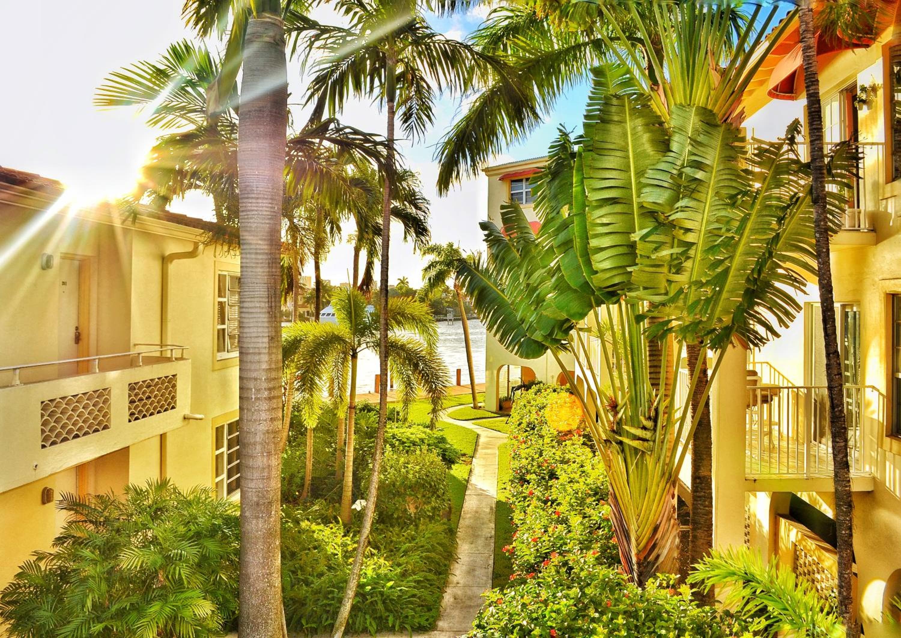 Fort Lauderdale Yacht und Beach Club 416 — 23