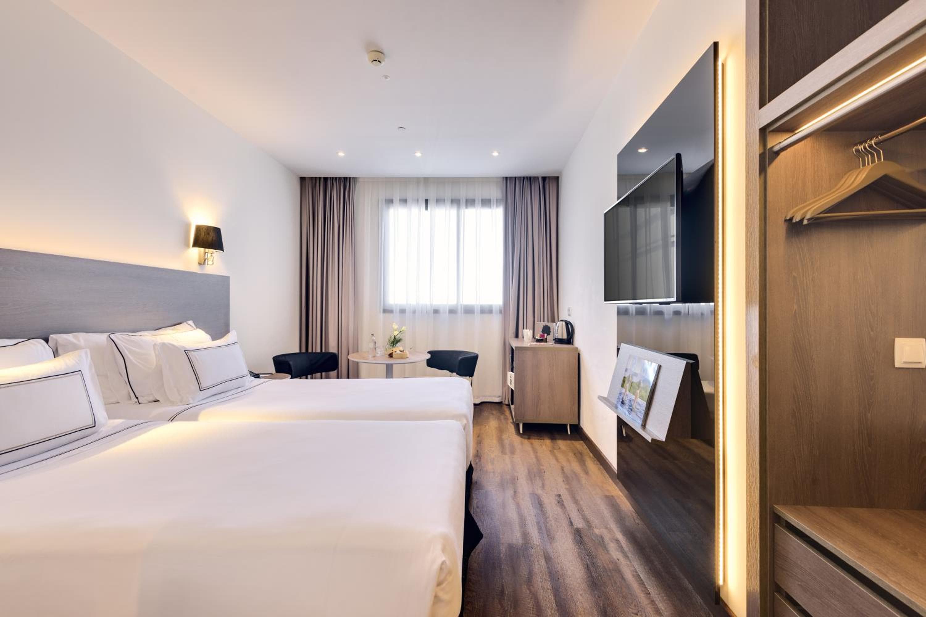 Melia Madrid Serrano — 30