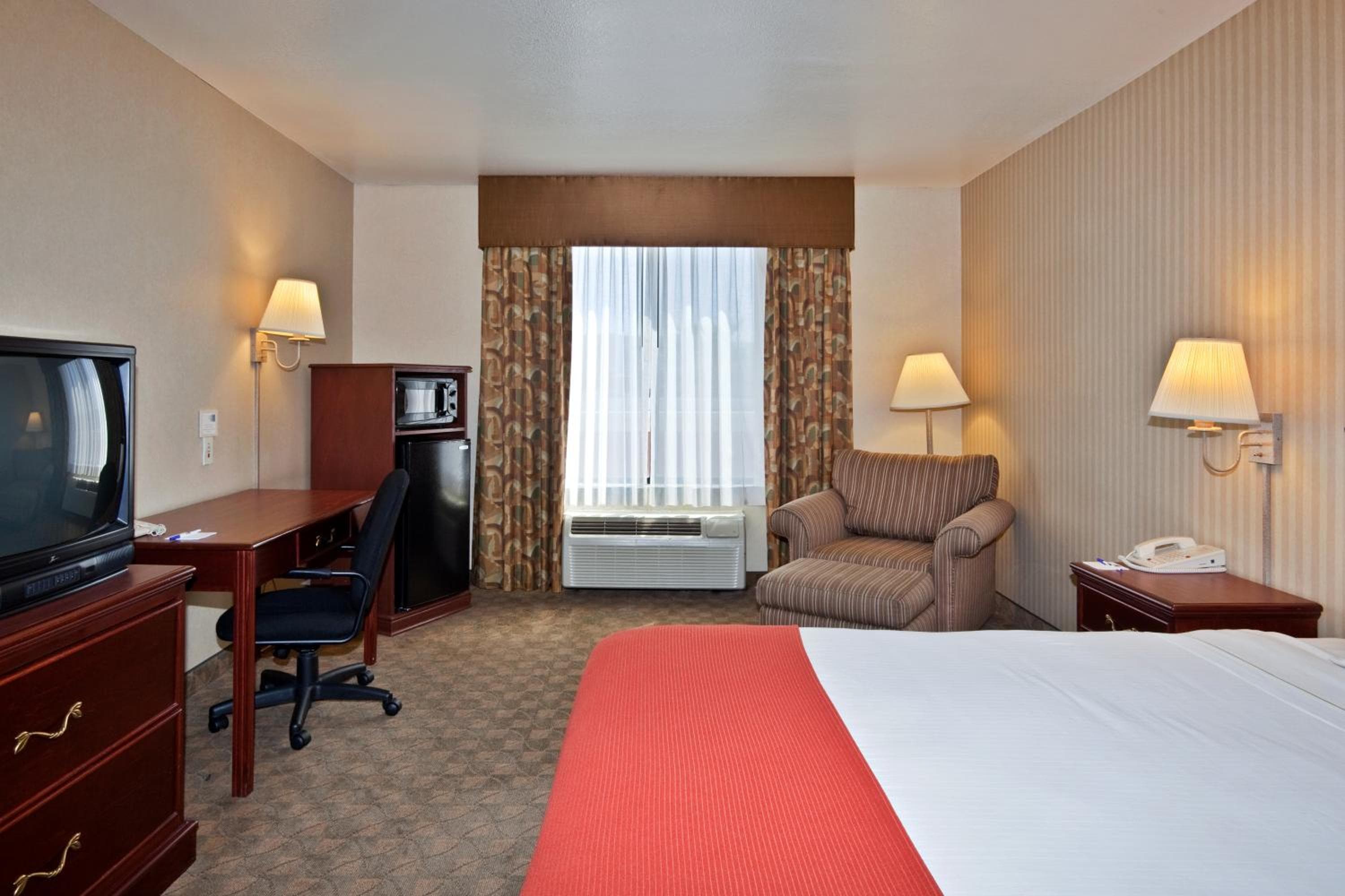 Holiday Inn Express Hotel and Suites - Henderson, un hotel IHG — 3