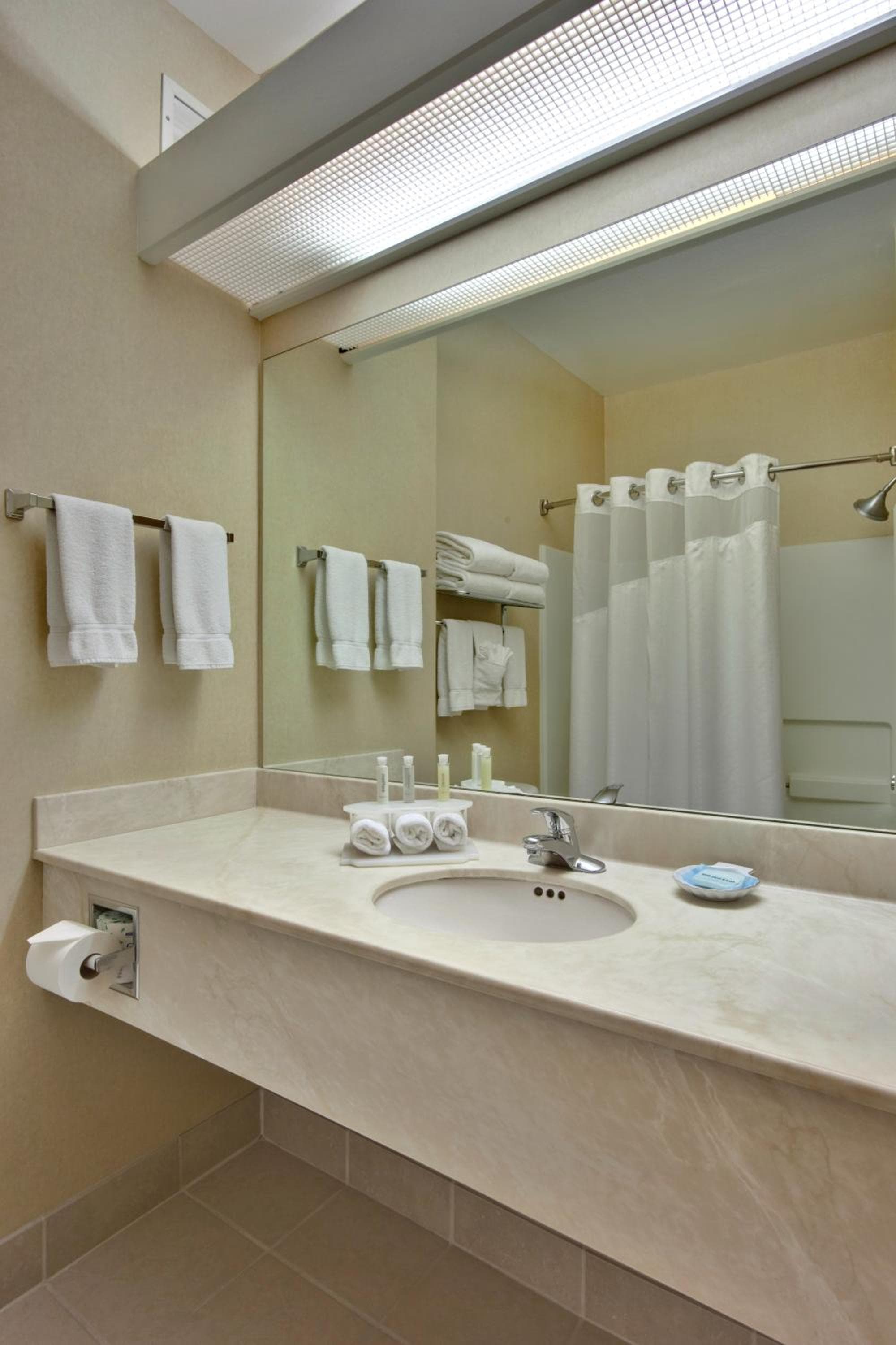 Holiday Inn Express Hotel and Suites - Henderson, un hotel IHG — 6