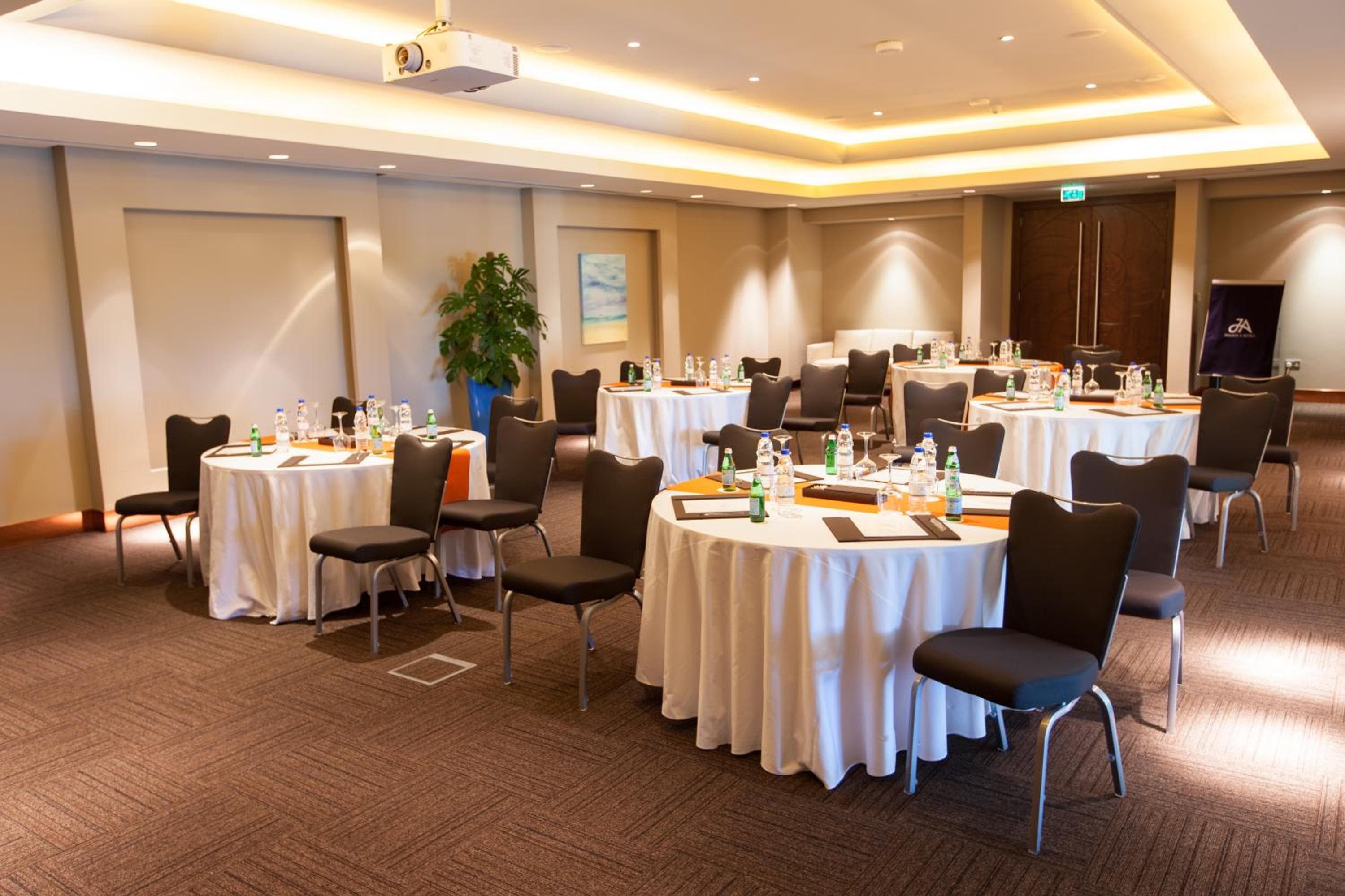 JA Ocean View Hotel, Jumeirah Beach Dubai — 2