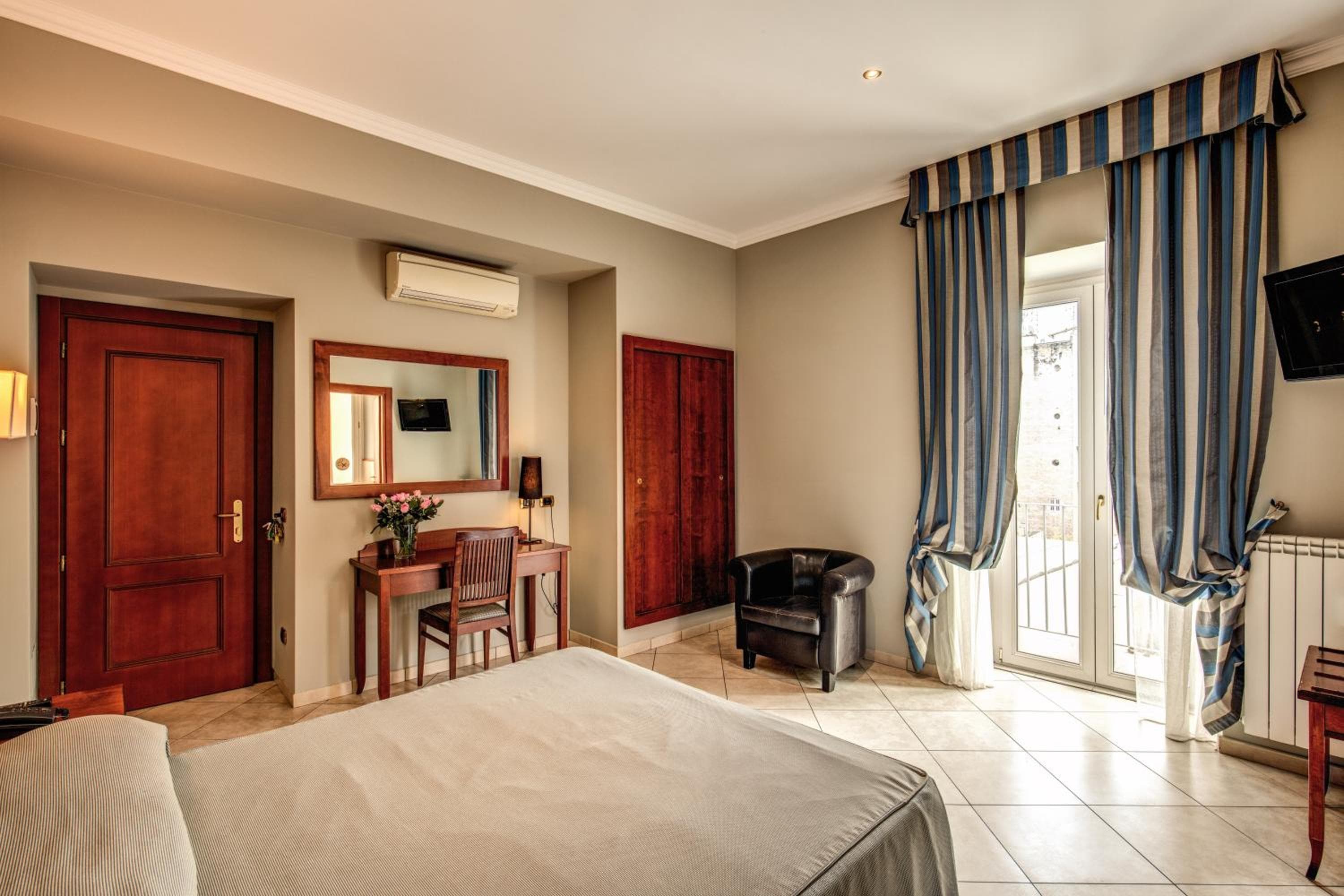 Hotel Taormina — 4