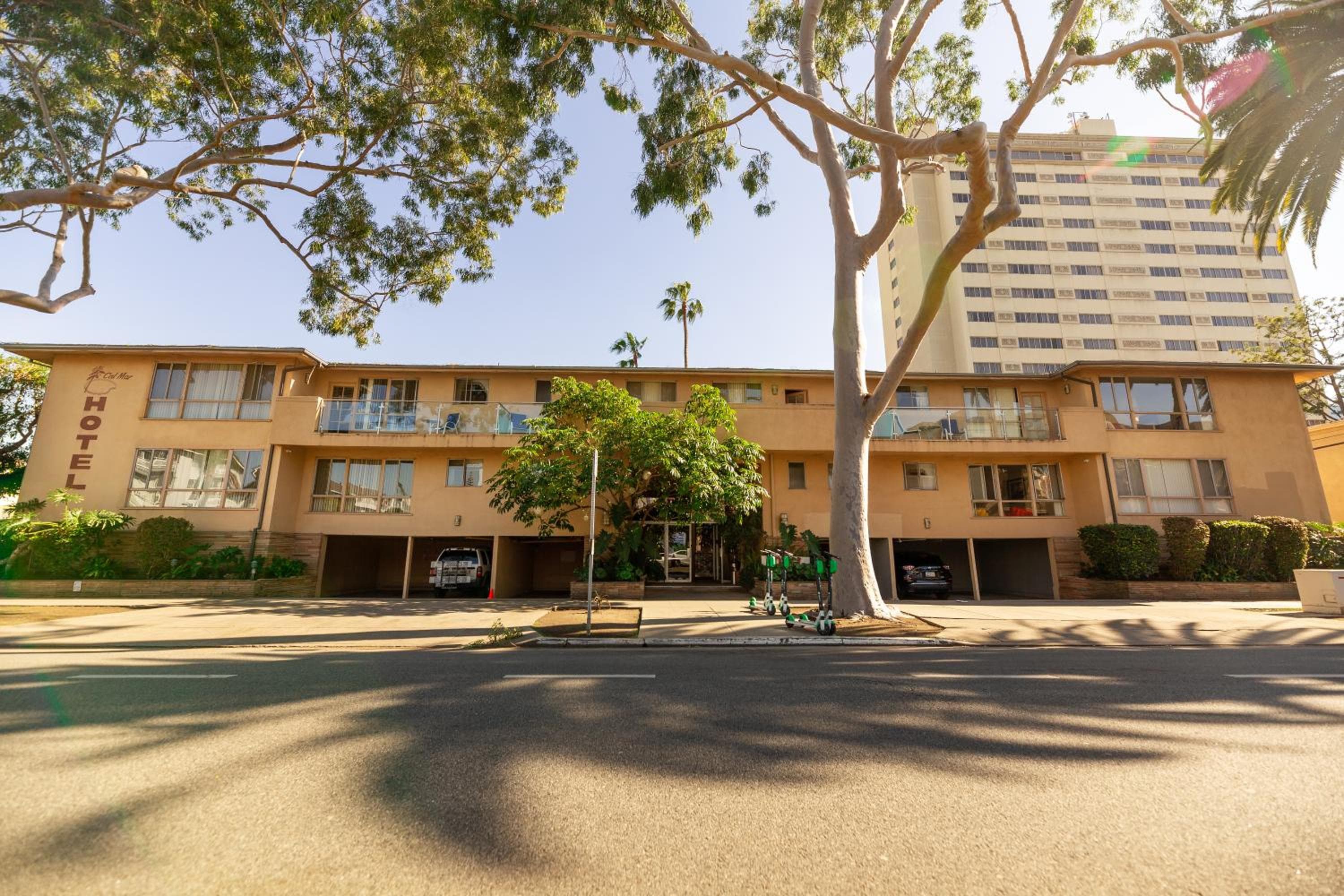 Hotel Cal Mar Suites — 1